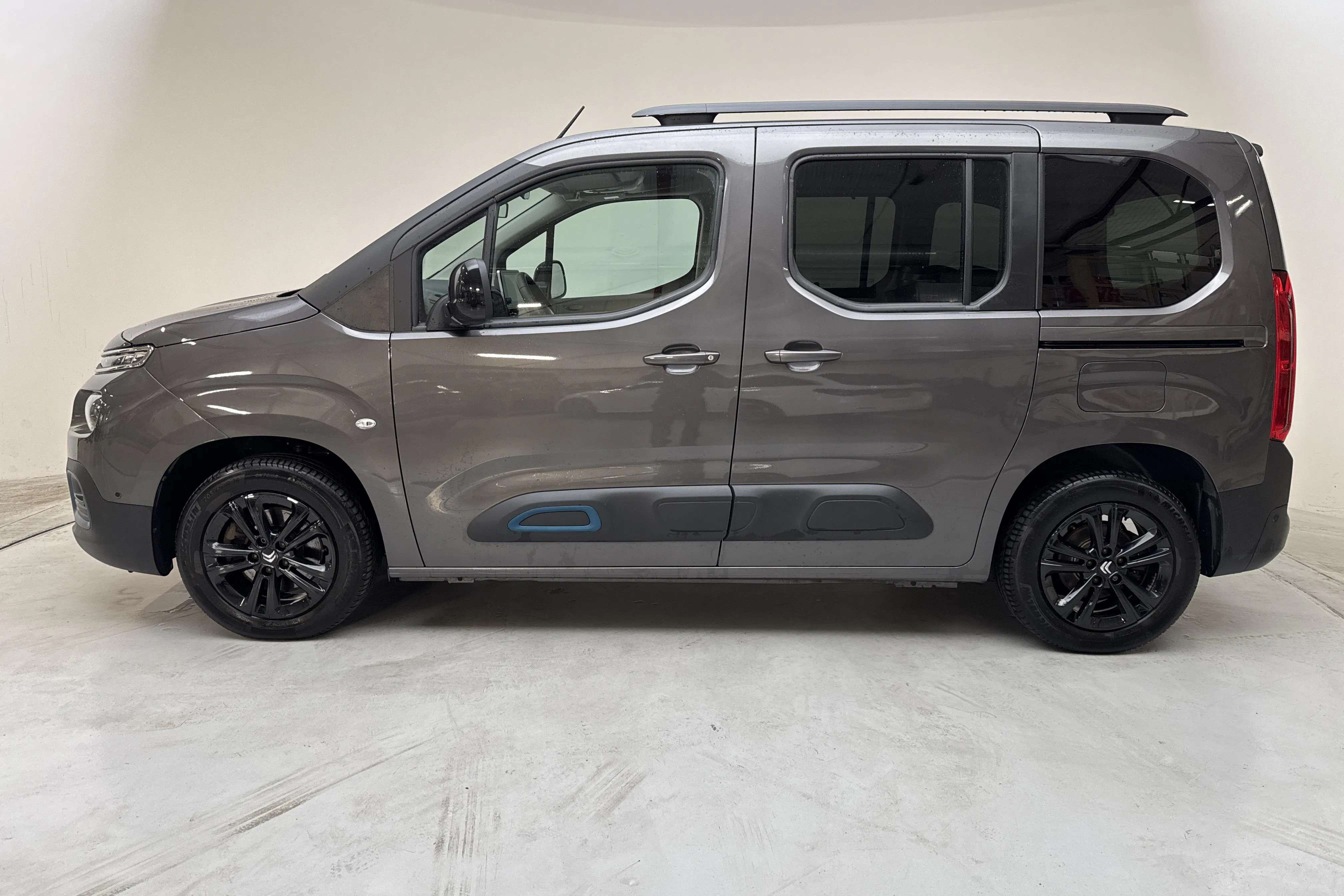 Presentation photo 2 of 17: Citroën e-Berlingo 50kWh (136hk) - 96 790 km - Automatic - gray - 2023