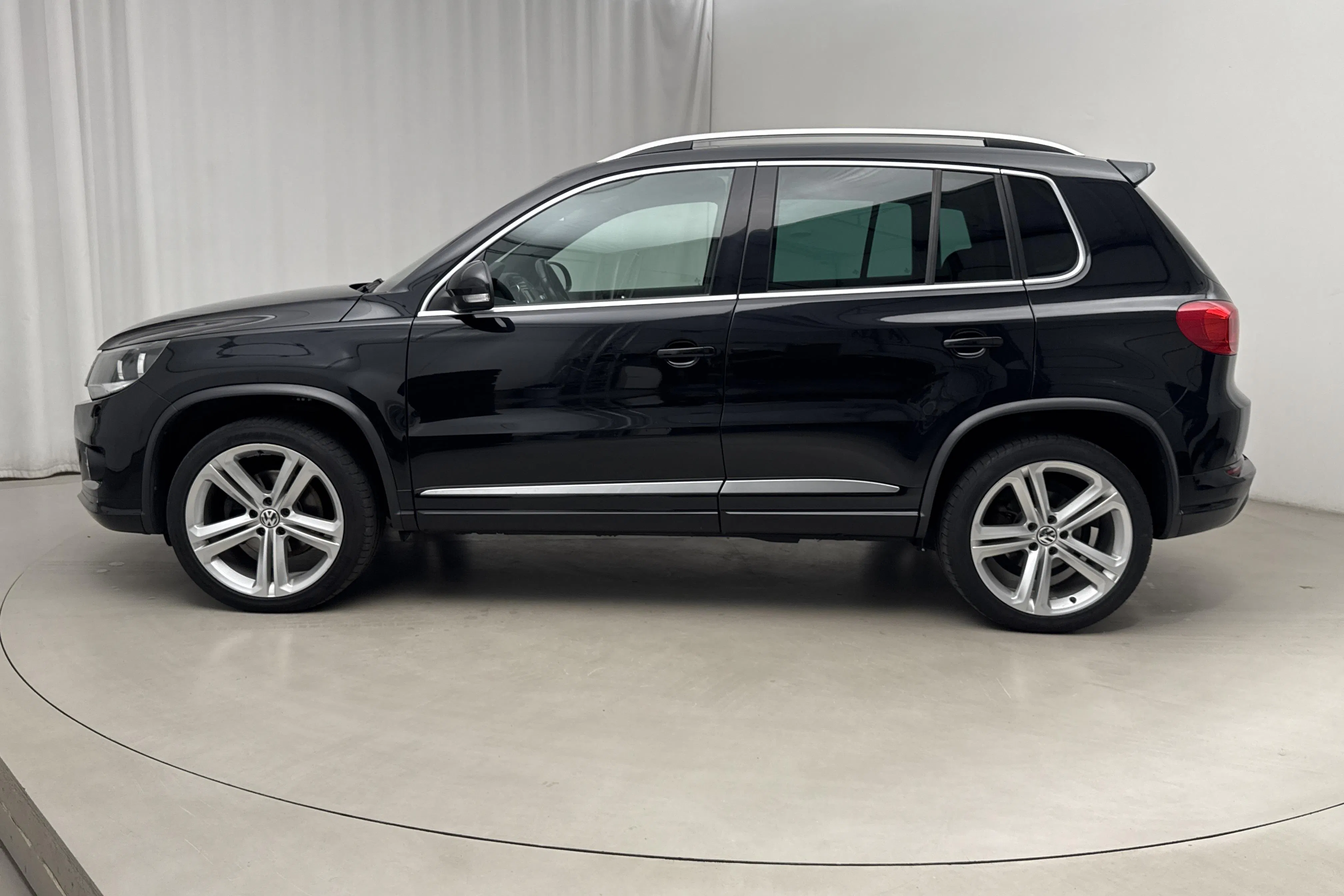 Presentationsfoto 2 av 17: VW Tiguan 1.4 TSI 4MOTION (160hk) - 11 615 mil - Manuell - svart - 2015