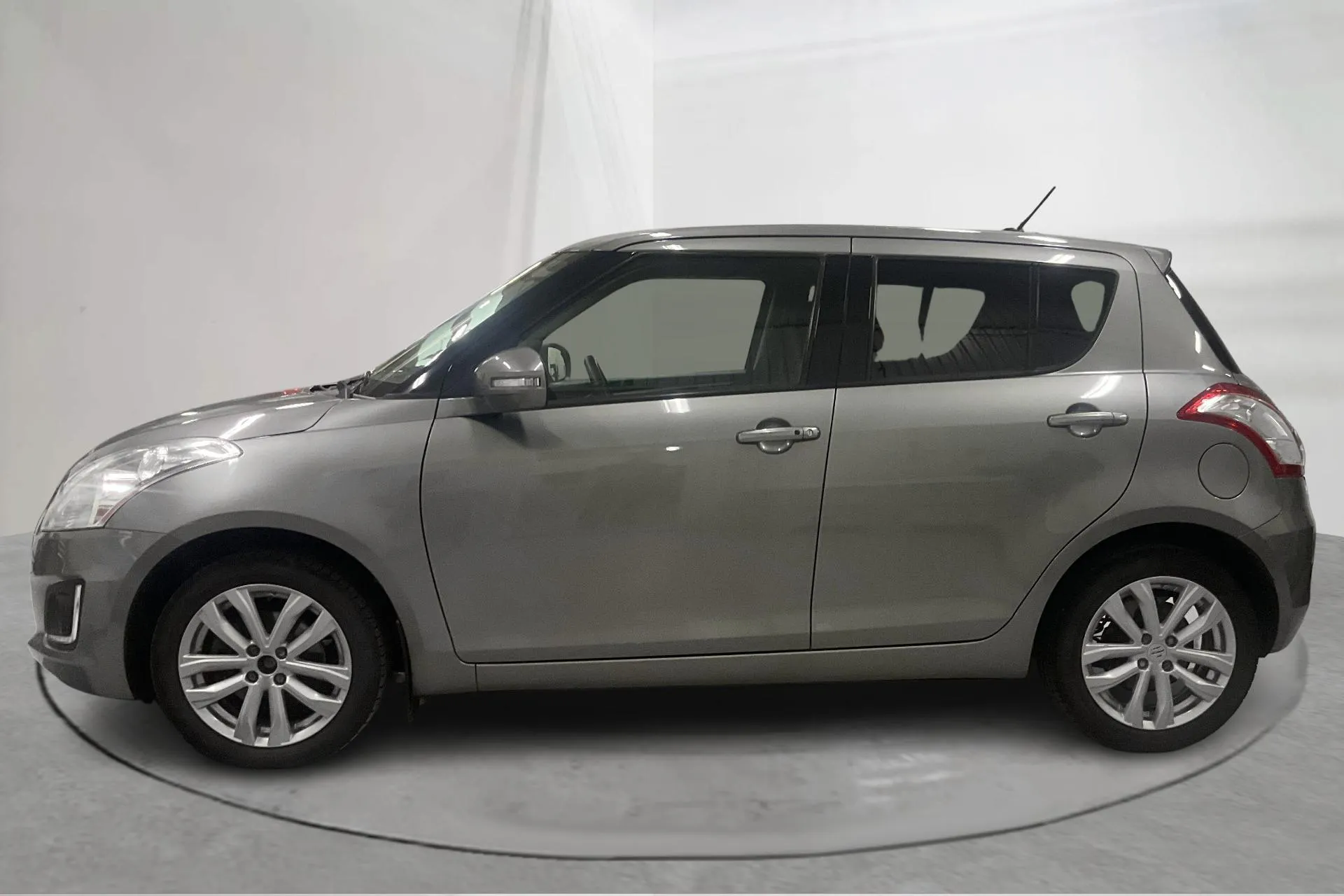 Presentation photo 2 of 14: Suzuki Swift 1.2 5dr (94hk) - 69 410 km - Manual - dark grey - 2016