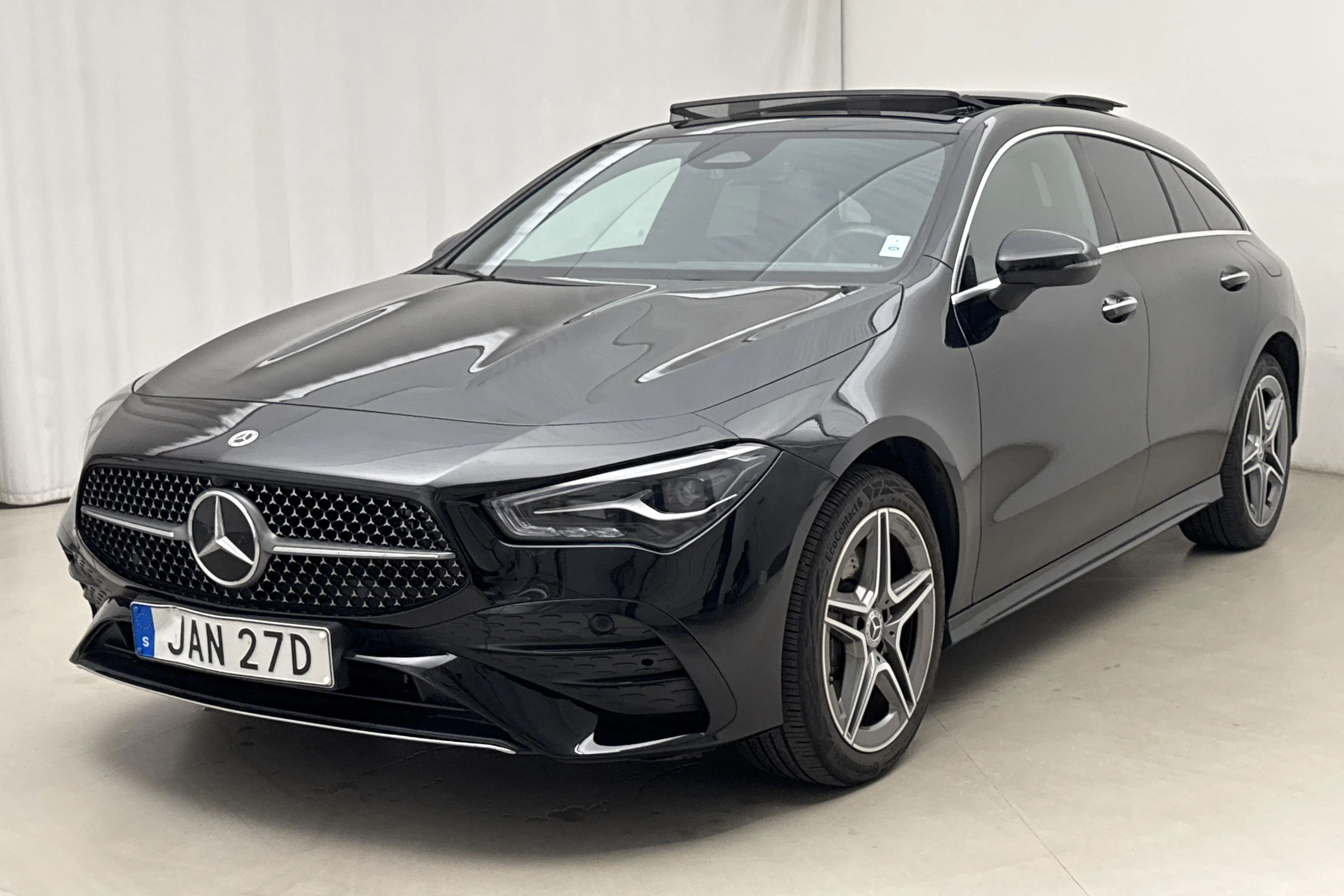 Presentationsfoto 1 av 21: Mercedes CLA 250 e Shooting Brake X118 (218hk) - 3 266 mil - Automat - svart - 2024