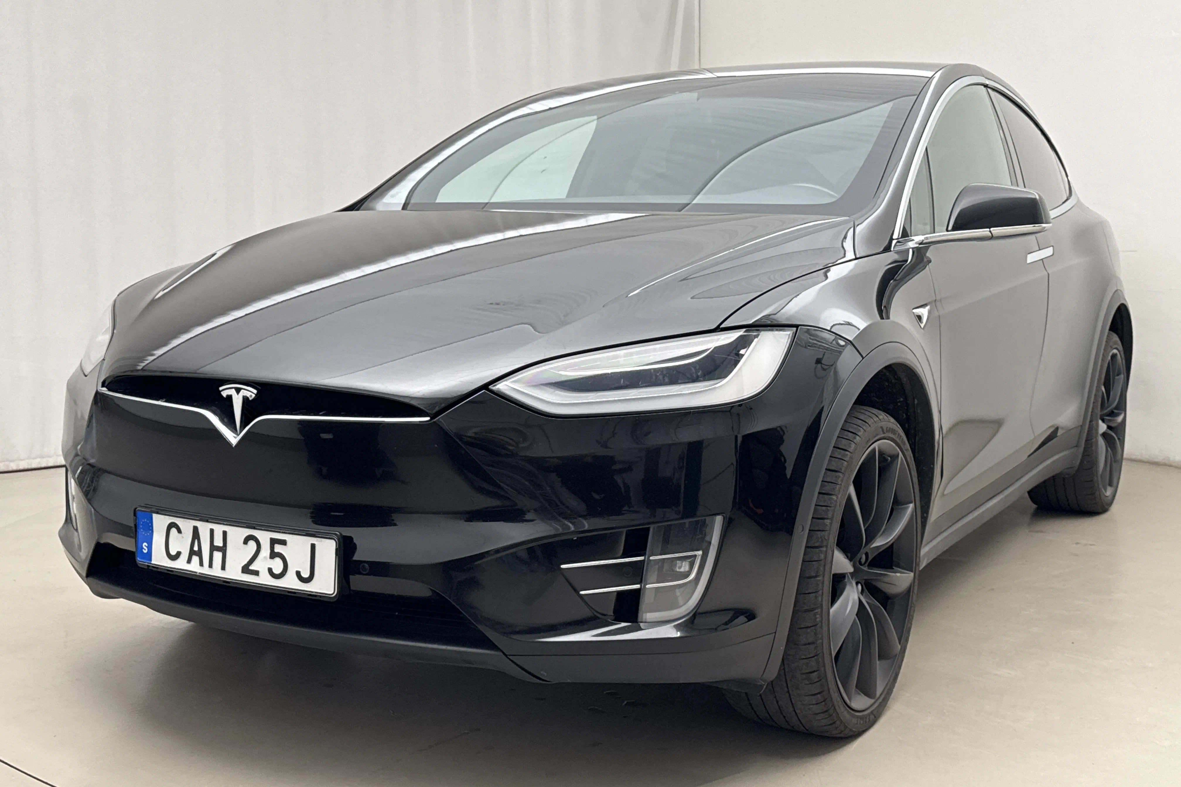 Presentationsfoto 1 av 25: Tesla Model X Dual Motor Long Range AWD - 13 317 mil - Automat - svart - 2020