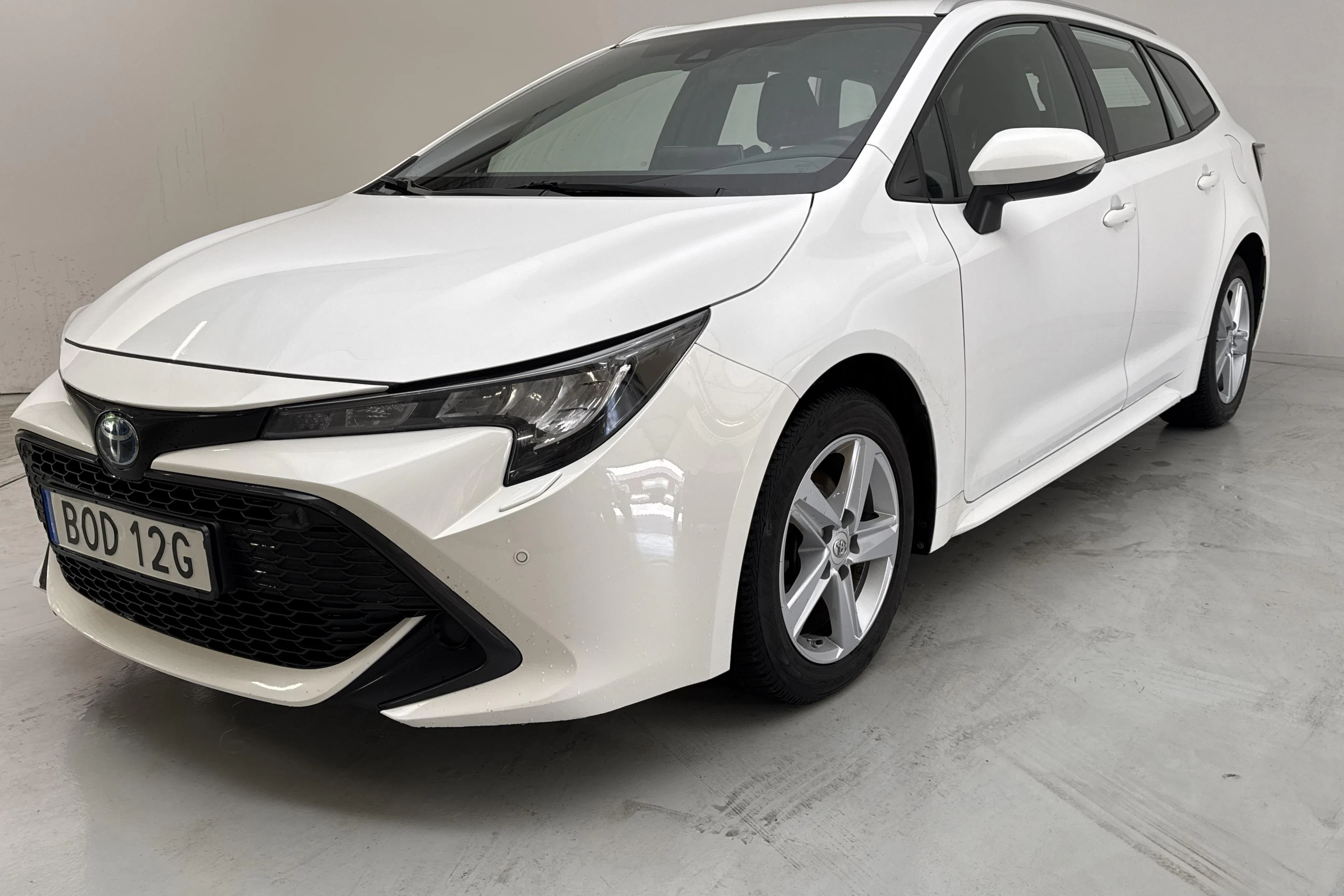 Presentationsfoto 1 av 13: Toyota Corolla 1.8 Hybrid Touring Sports (122hk) - 7 277 mil - Automat - vit - 2022