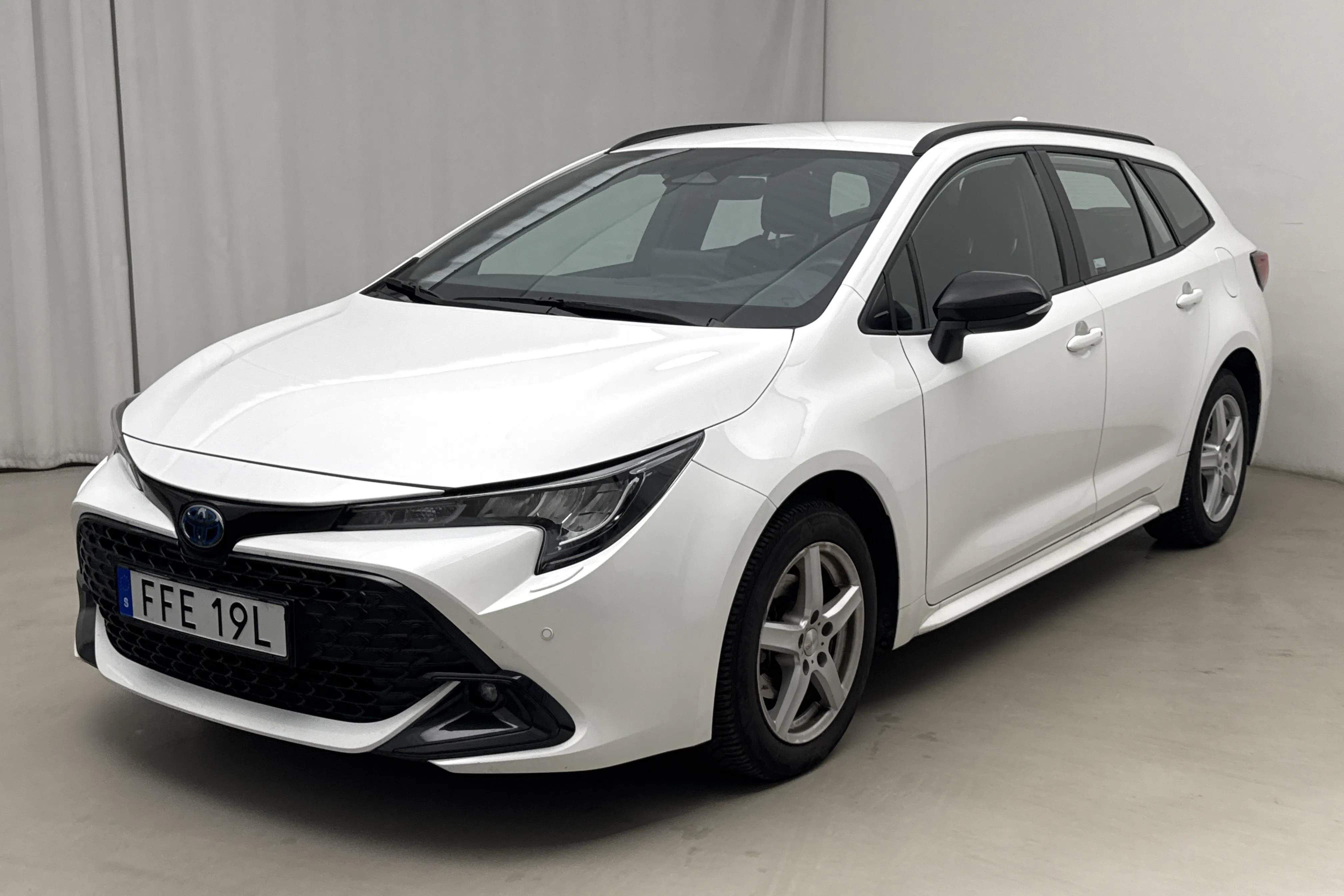 Presentationsfoto 1 av 13: Toyota Corolla 1.8 Hybrid Touring Sports (140hk) - 2 786 mil - Automat - vit - 2025