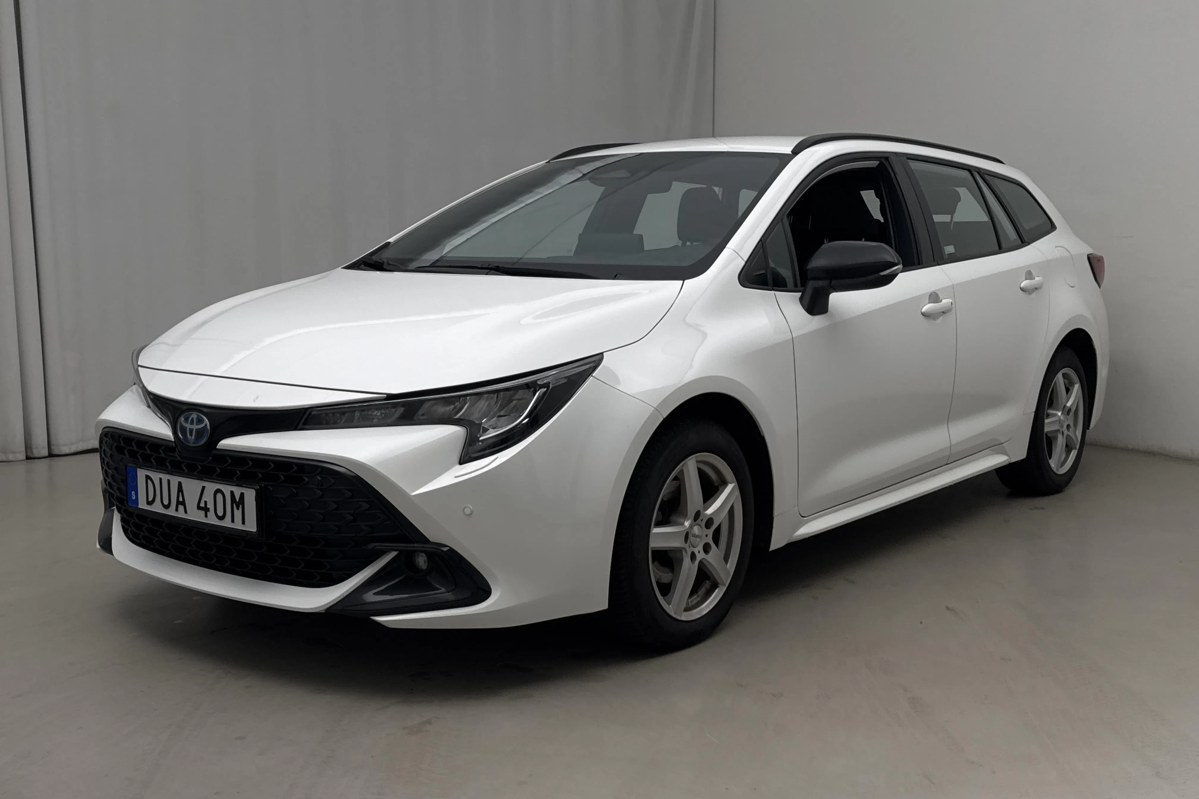 Presentationsfoto 1 av 12: Toyota Corolla 1.8 Hybrid Touring Sports (140hk) - 2 431 mil - Automat - vit - 2025