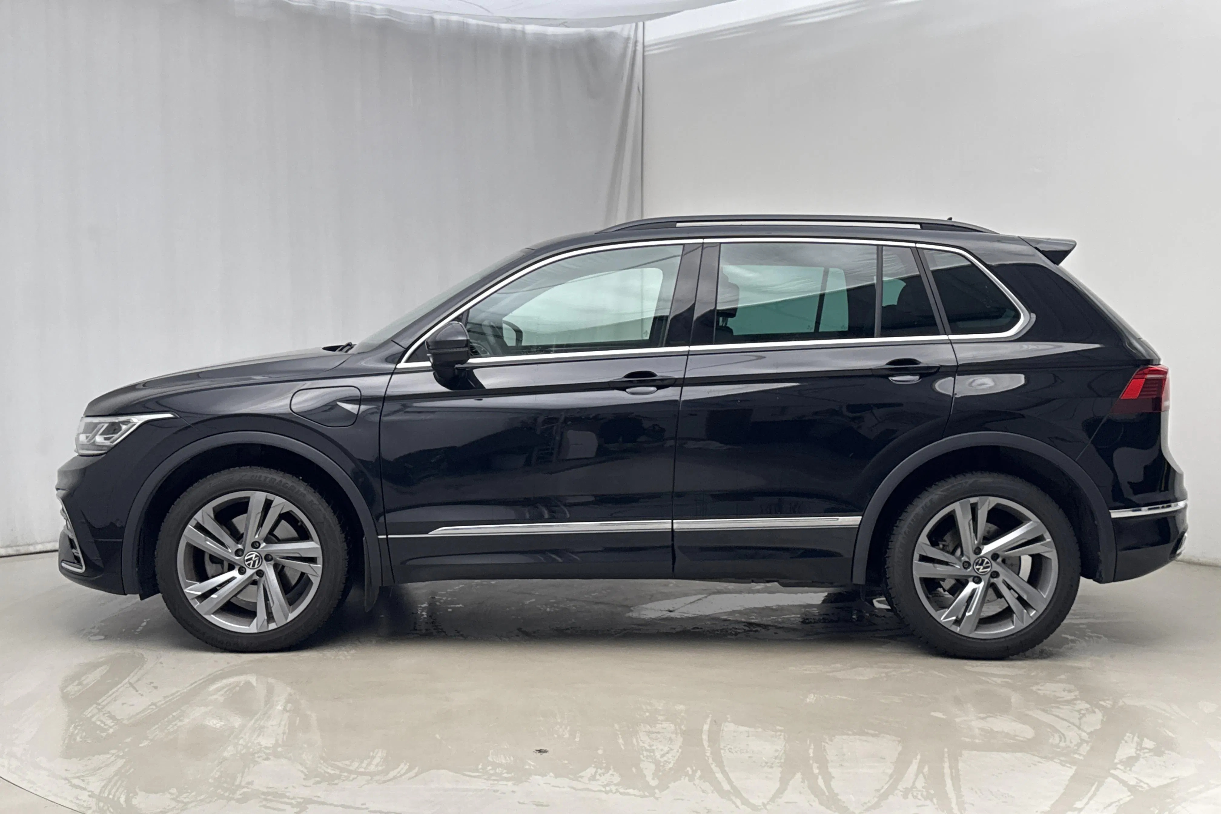 Presentationsfoto 2 av 25: VW Tiguan 1.4 TSI eHybrid (245hk) - 3 720 mil - Automat - svart - 2024