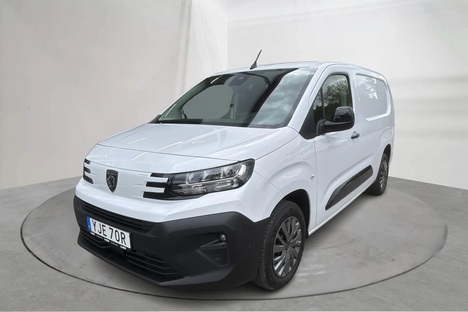 Presentationsfoto 1 av 15: Peugeot Partner 1.5 BlueHDi (130hk) - 689 mil - Automat - vit - 2025