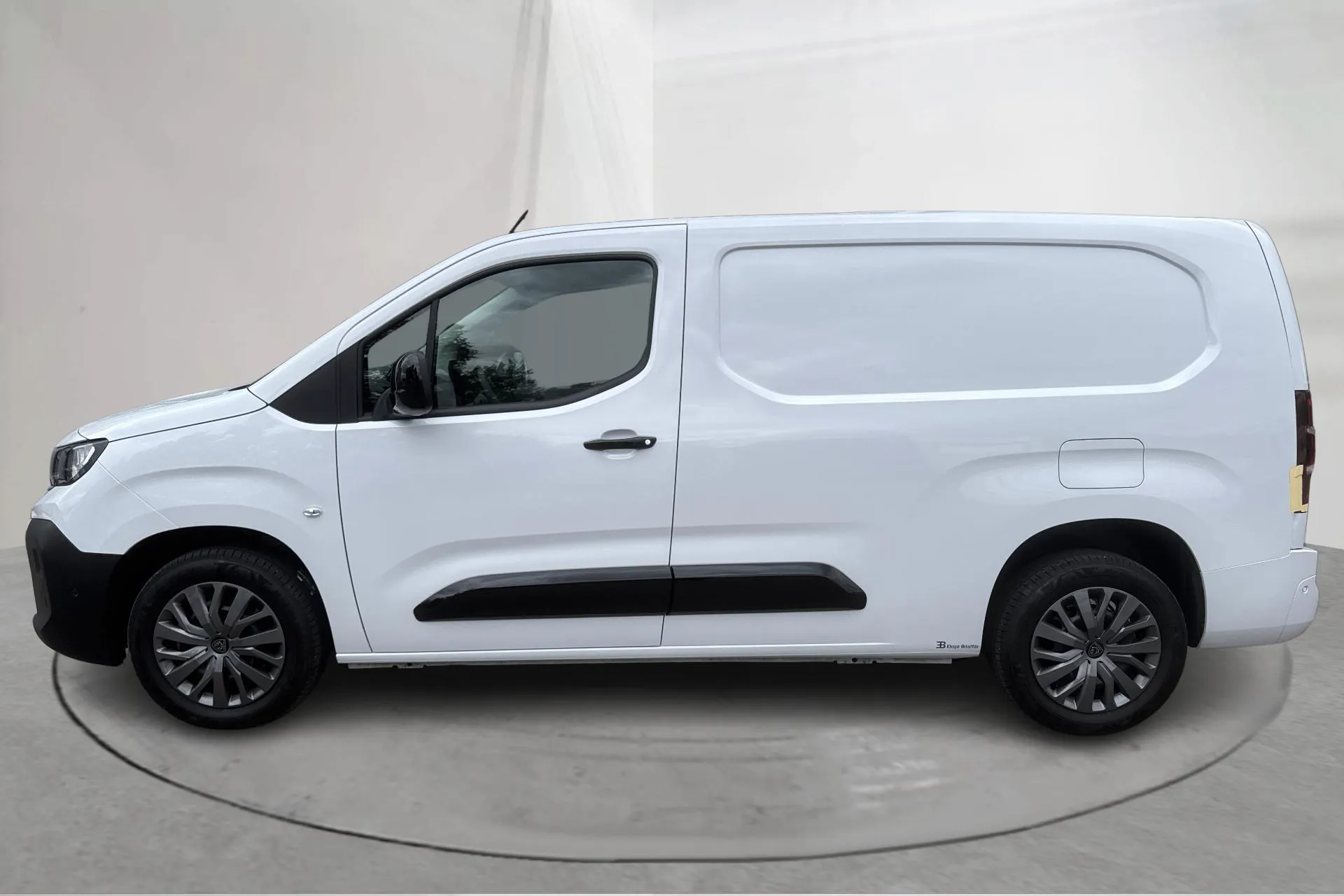 Presentationsfoto 2 av 15: Peugeot Partner 1.5 BlueHDi (130hk) - 689 mil - Automat - vit - 2025