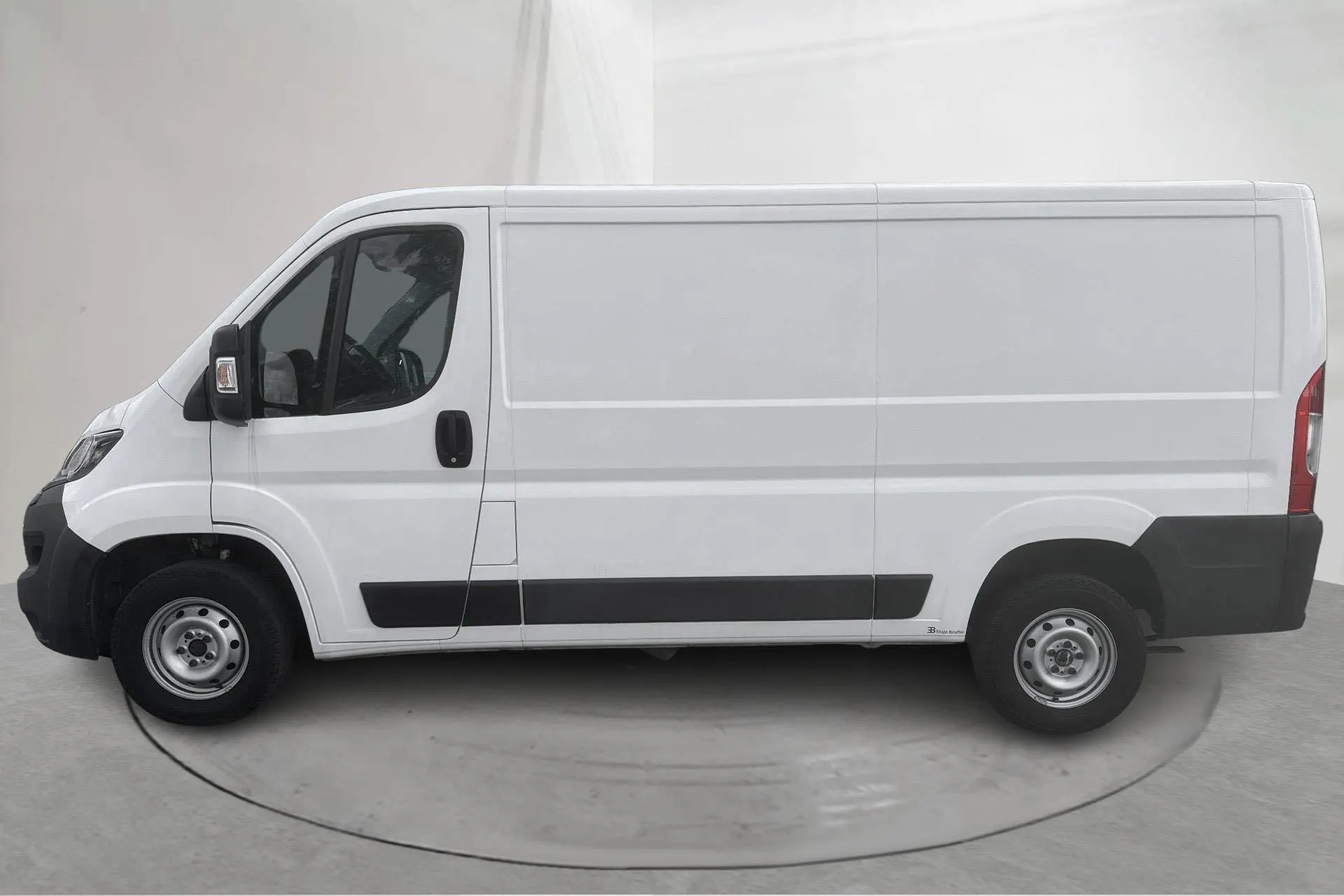 Presentationsfoto 2 av 14: Peugeot Boxer 335 2.0 BlueHDi Skåp (130hk) - 14 162 mil - Manuell - vit - 2019