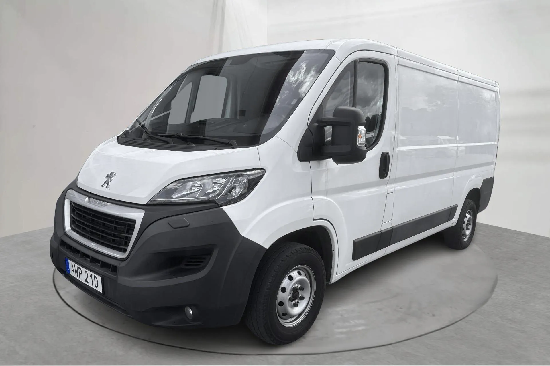 Presentationsfoto 1 av 14: Peugeot Boxer 335 2.0 BlueHDi Skåp (130hk) - 14 162 mil - Manuell - vit - 2019
