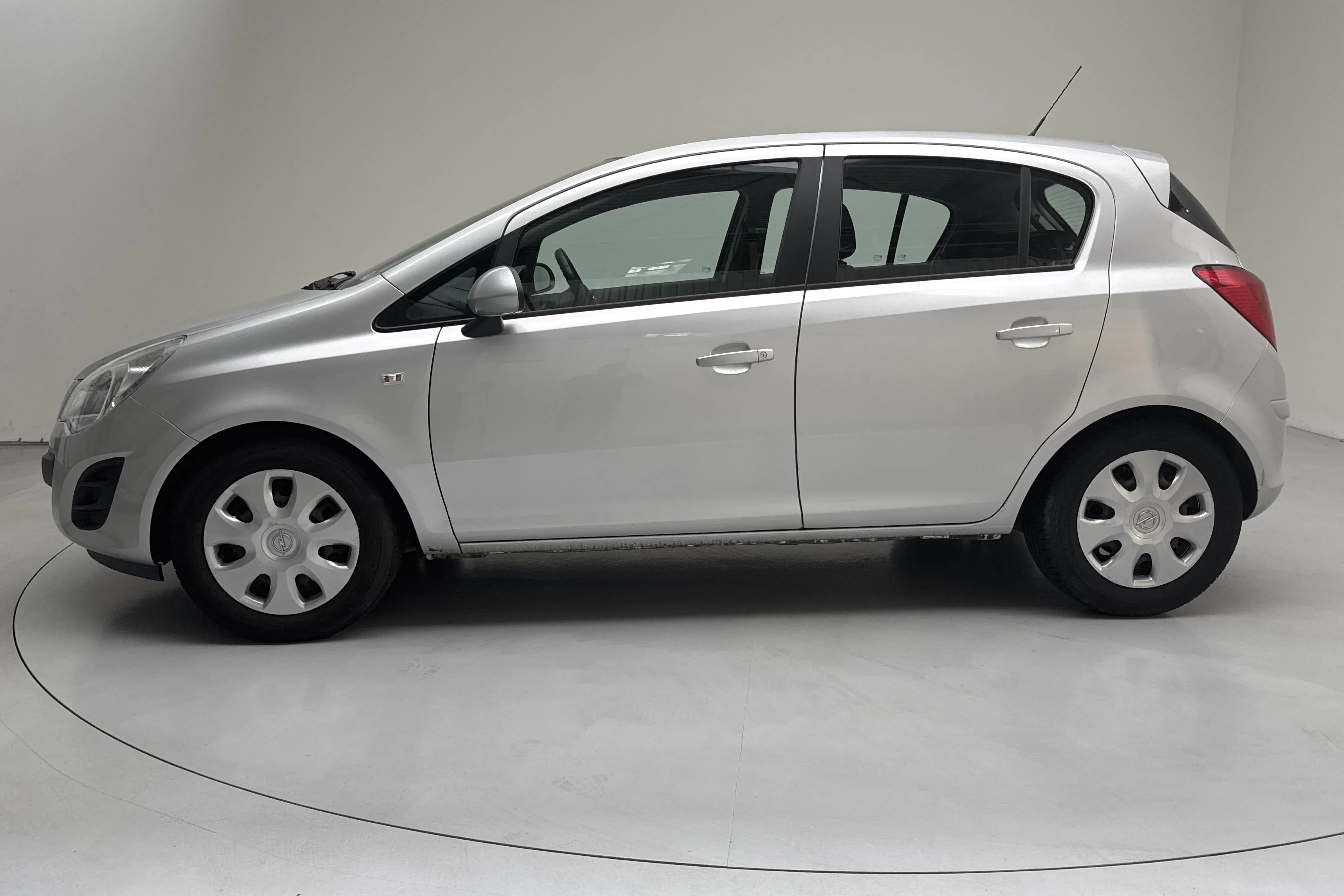 Presentation photo 2 of 12: Opel Corsa 1.4 Twinport 5dr (100hk) - 158 320 km - Manual - gray - 2011