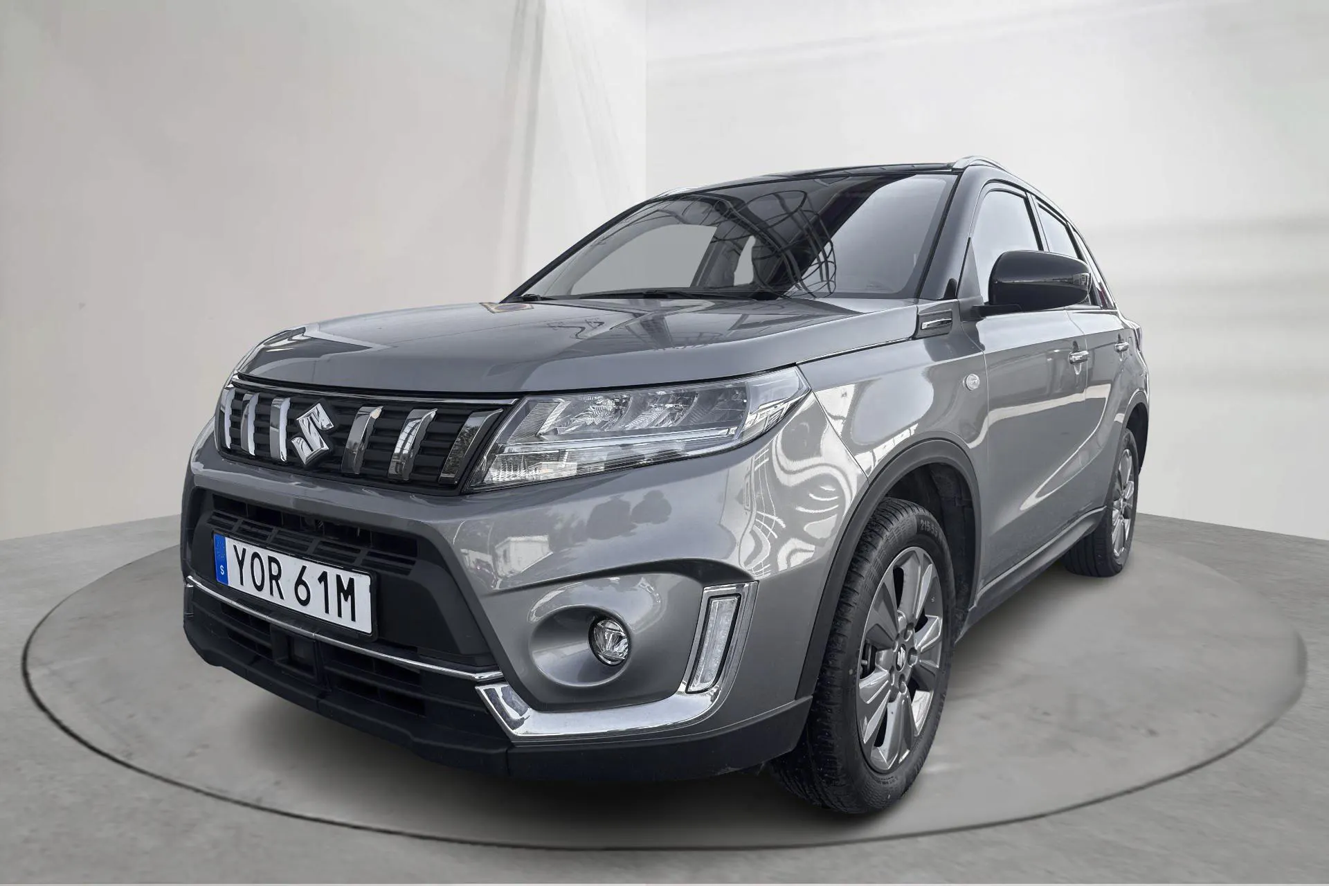 Presentation photo 1 of 13: Suzuki Vitara 1.5 HEV Allgrip 4x4 (115hk) - 21 690 km - Automatic - gray - 2022