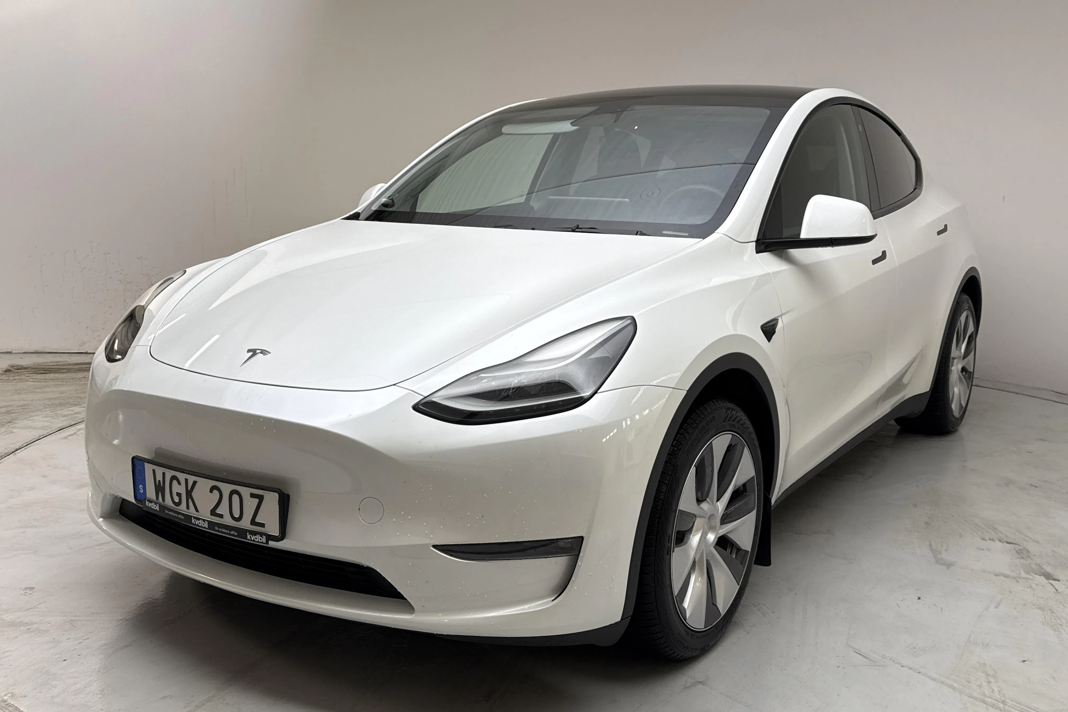 Presentation photo 1 of 20: Tesla Model Y Long Range Dual Motor AWD - 82 330 km - Automatic - white - 2024