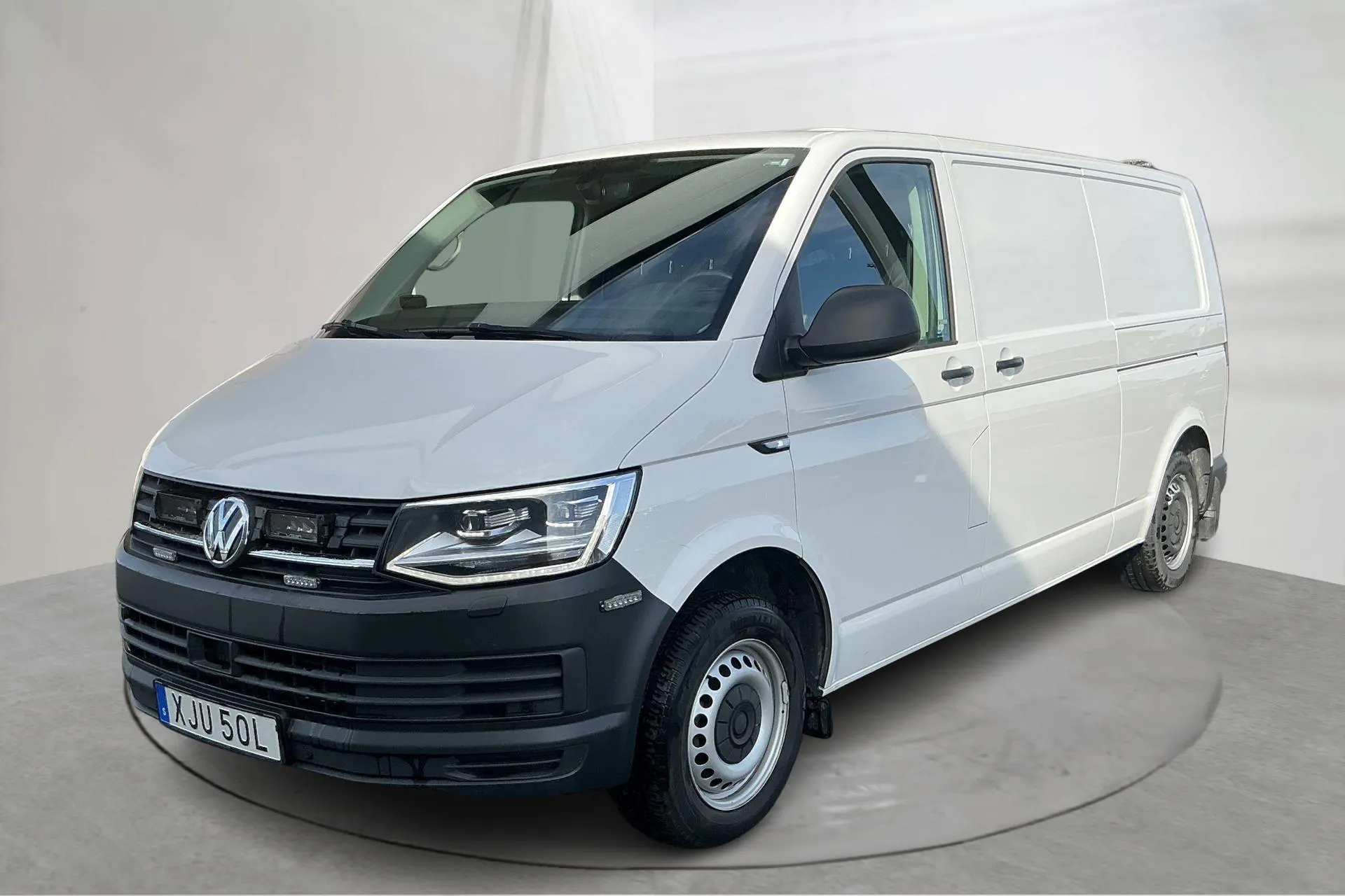 Presentationsfoto 1 av 18: VW Transporter T6 2.0 TDI BMT Skåp 4MOTION (150hk) - 19 149 mil - Automat - vit - 2019