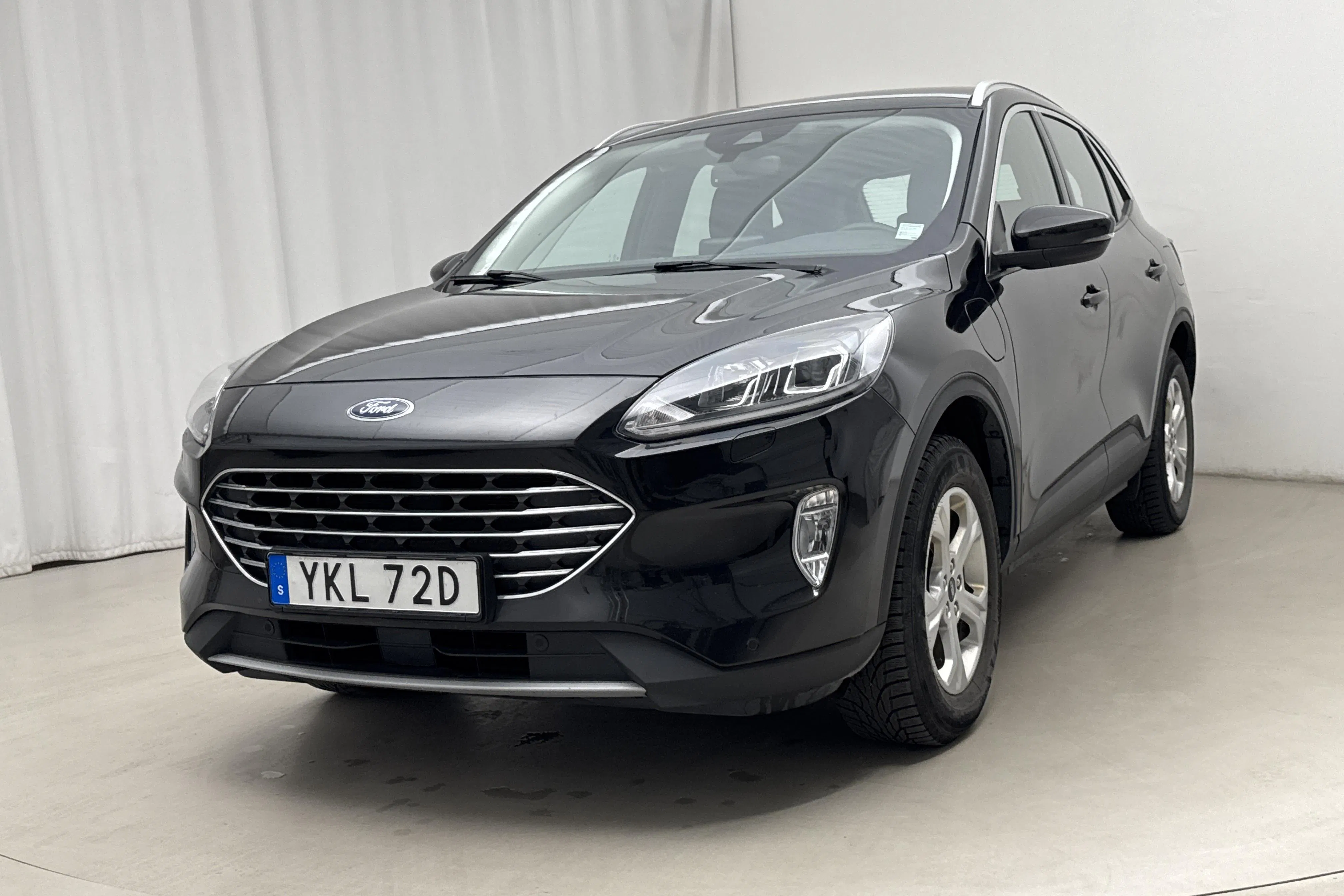 Presentationsfoto 1 av 18: Ford Kuga 2.5 PHEV (225hk) - 9 921 mil - Automat - svart - 2022