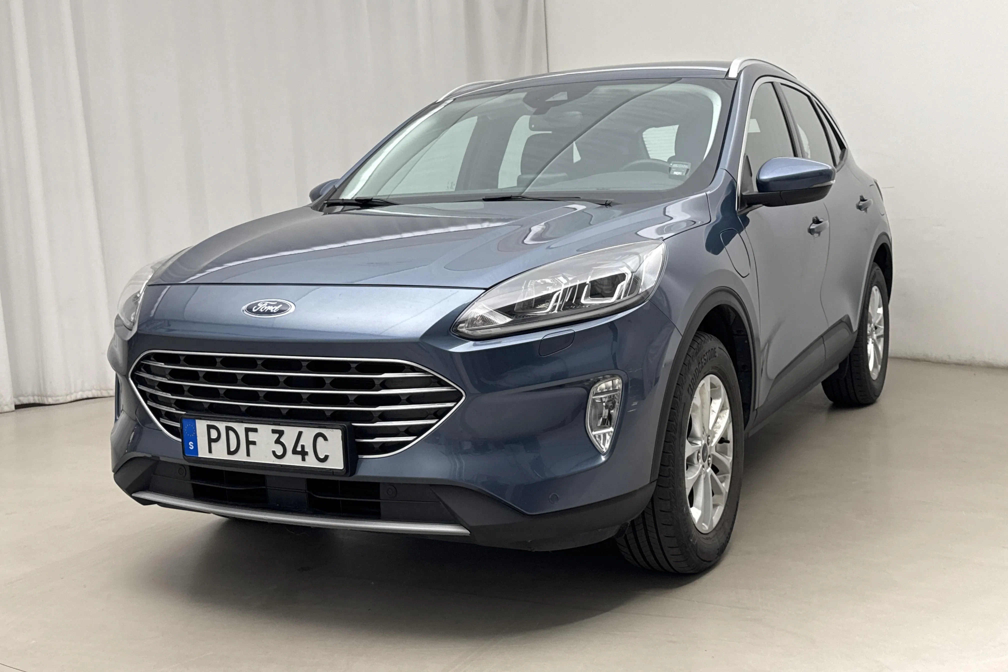 Presentationsfoto 1 av 14: Ford Kuga 2.5 PHEV (225hk) - 6 038 mil - Automat - blå - 2022