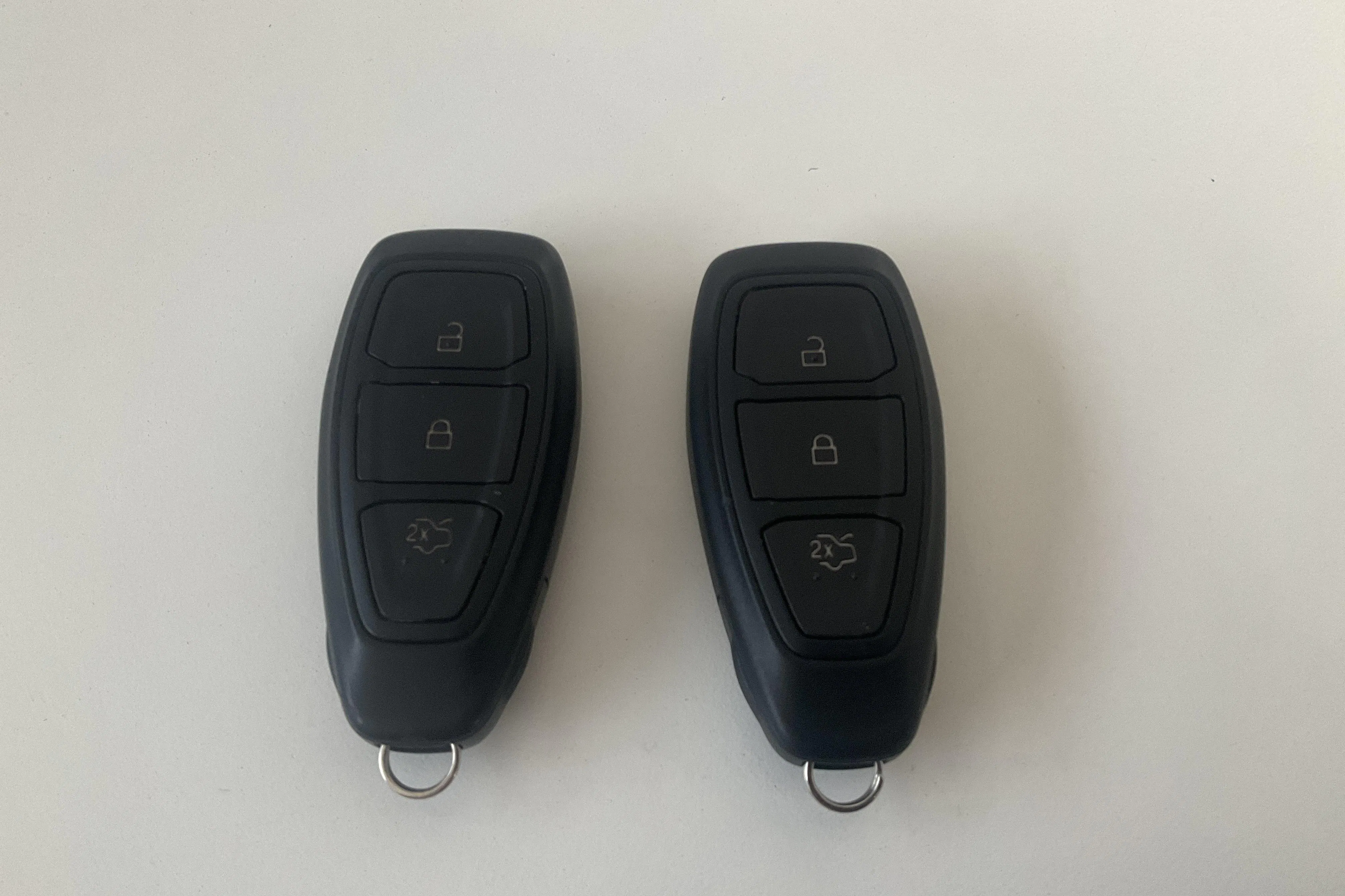 Presentationsfoto 14 av 14: Ford Kuga 2.5 PHEV (225hk) - 6 038 mil - Automat - blå - 2022