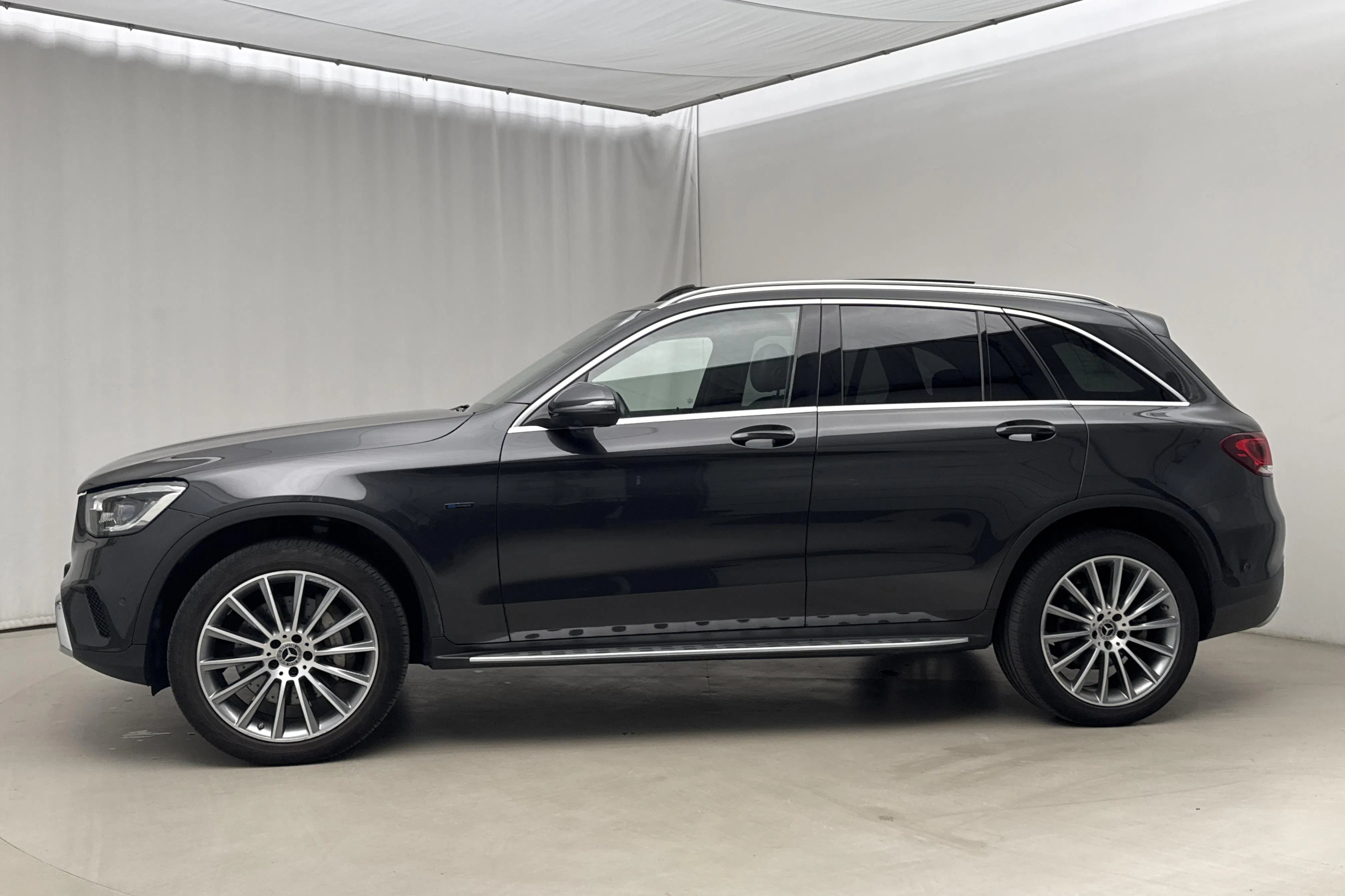 Presentationsfoto 2 av 23: Mercedes GLC 300 e 4MATIC X253 (333hk) - 8 634 mil - Automat - grå - 2020