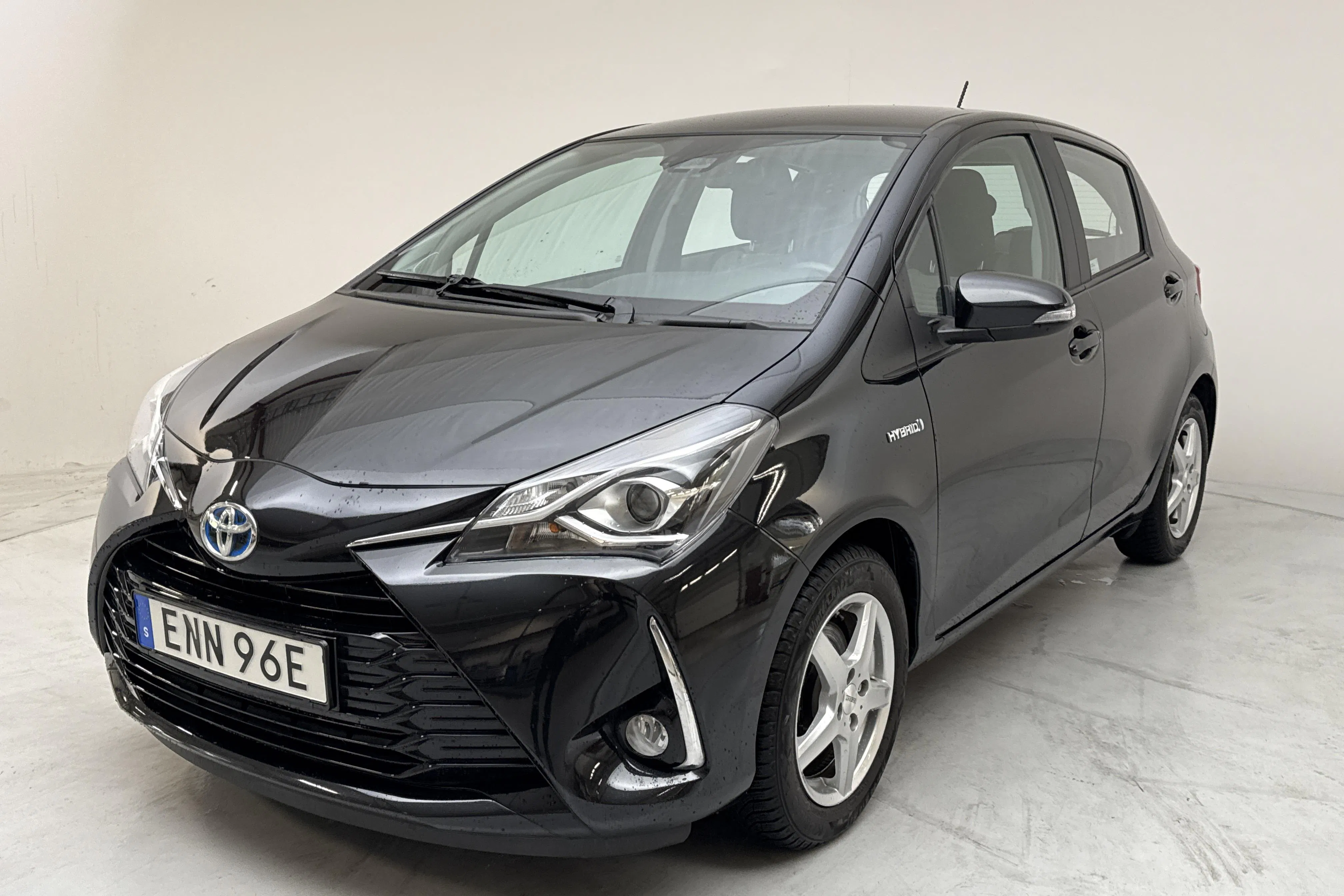 Presentation photo 1 of 13: Toyota Yaris 1.5 Hybrid 5dr (101hk) - 29 340 km - Automatic - black - 2020
