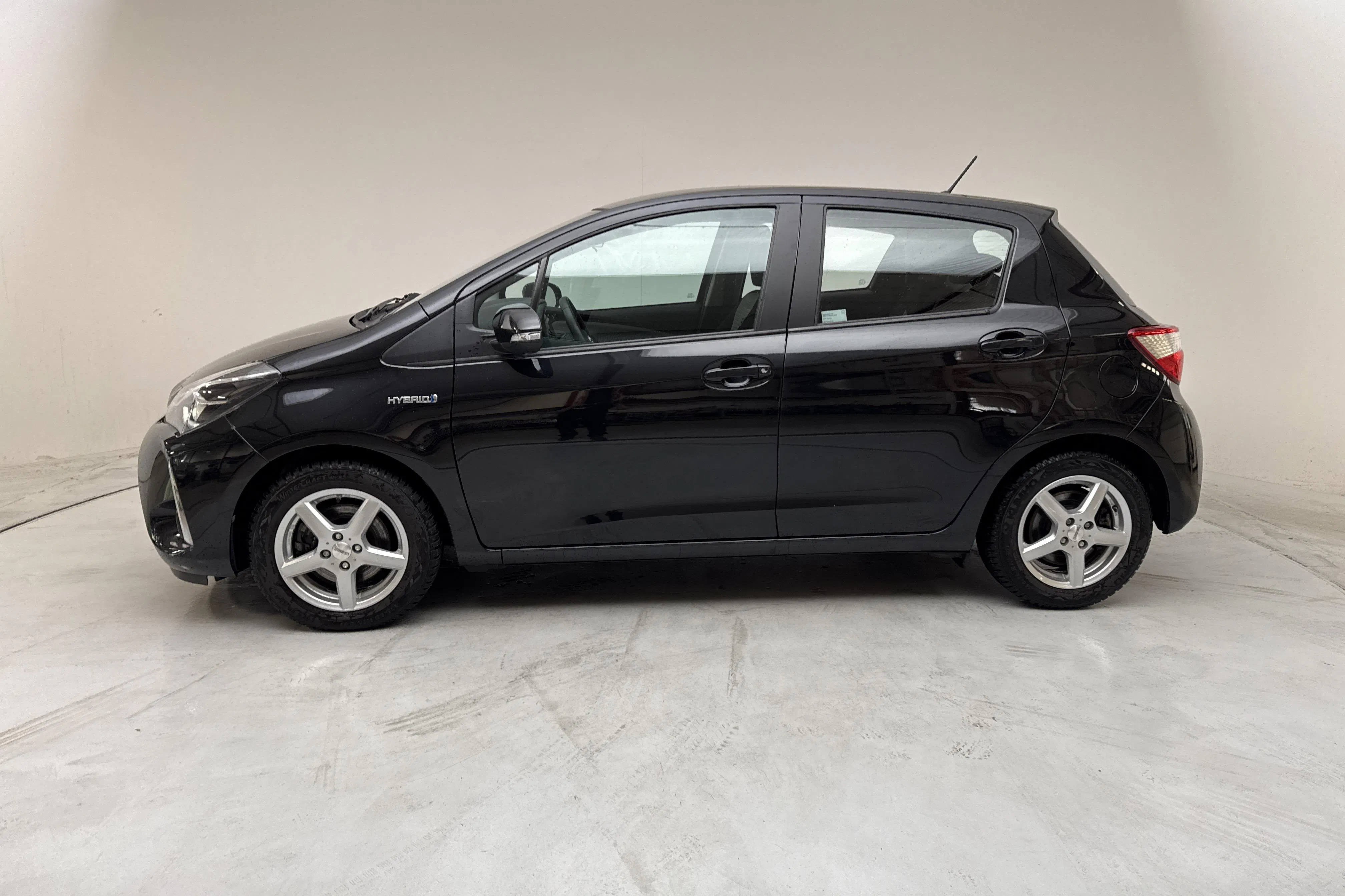 Presentation photo 2 of 13: Toyota Yaris 1.5 Hybrid 5dr (101hk) - 29 340 km - Automatic - black - 2020