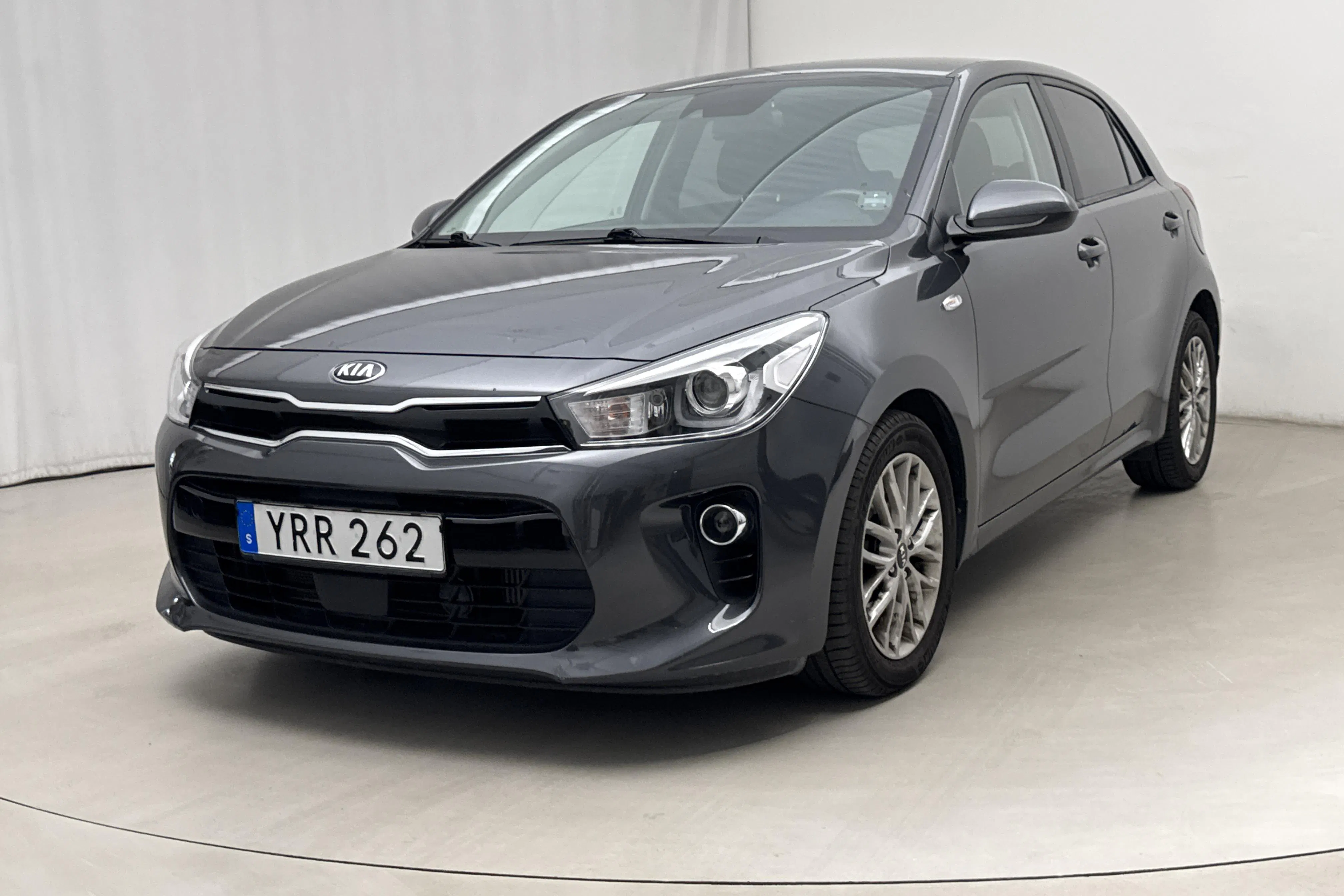 Presentationsfoto 1 av 17: KIA Rio 1.0 T-GDi (120hk) - 3 194 mil - Automat - grå - 2019
