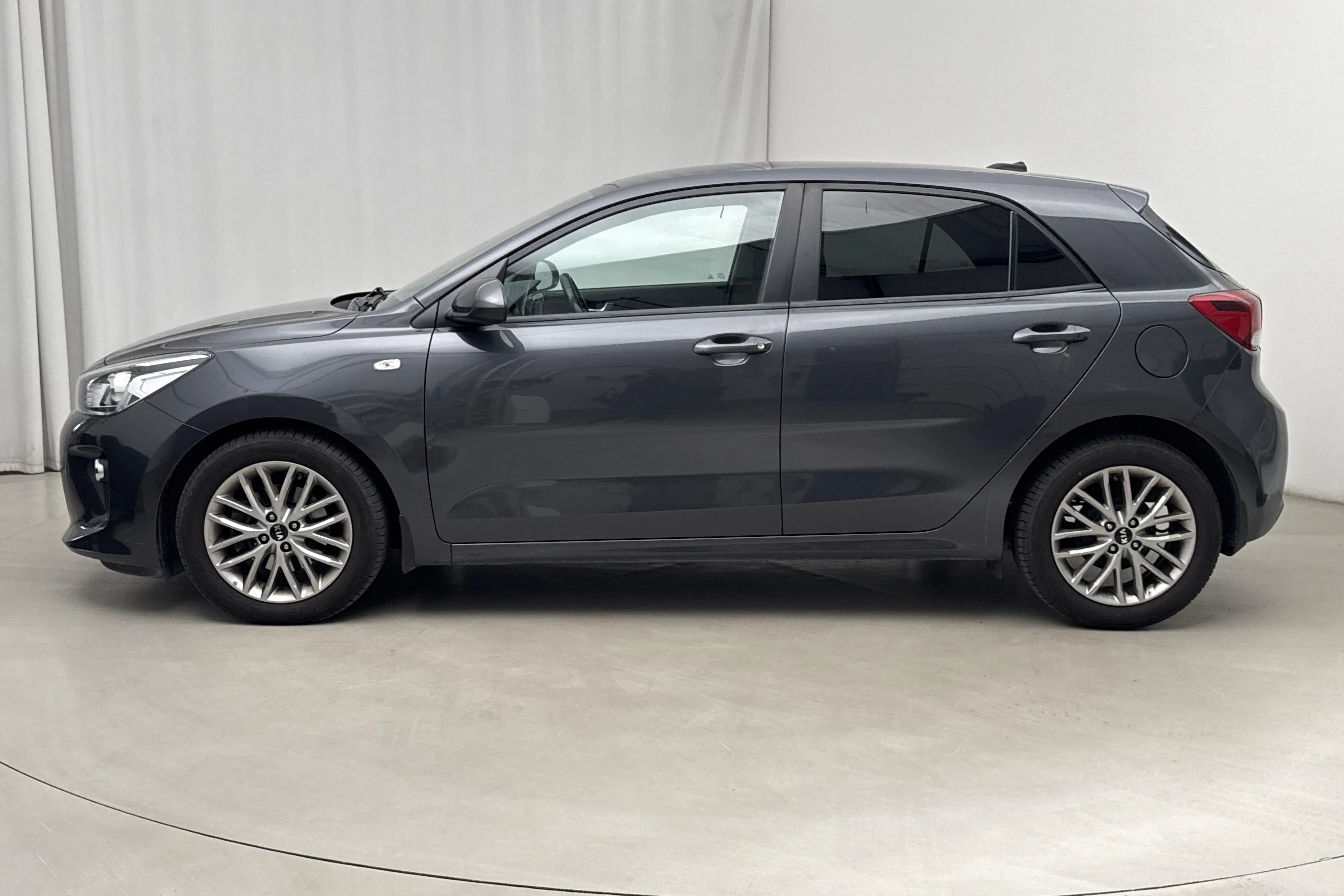 Presentationsfoto 2 av 17: KIA Rio 1.0 T-GDi (120hk) - 3 194 mil - Automat - grå - 2019