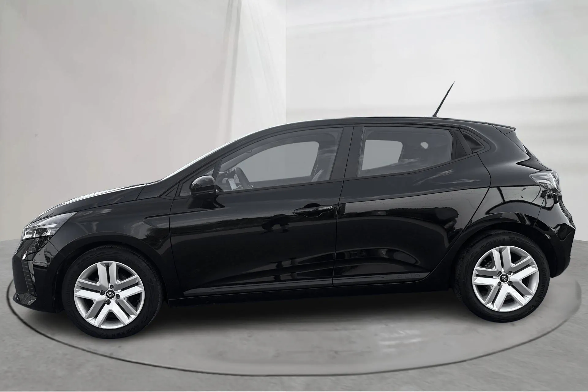Presentation photo 2 of 13: Renault Clio V 1.0 TCe 5dr (90hk) - 16 090 km - Manual - black - 2024