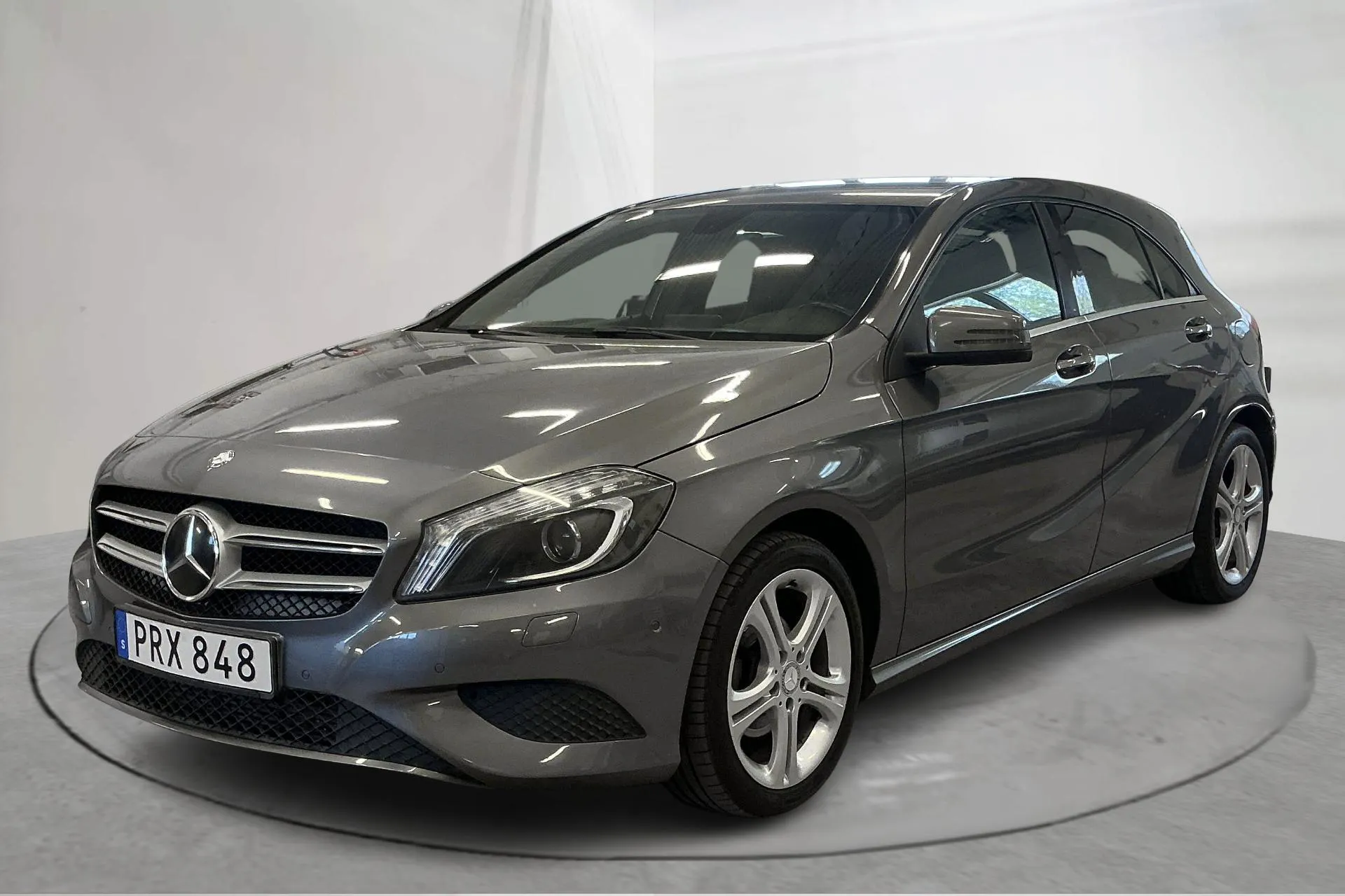 Presentation photo 1 of 13: Mercedes A 180 CDI 5dr W176 (109hk) - 201 330 km - Manual - dark grey - 2014