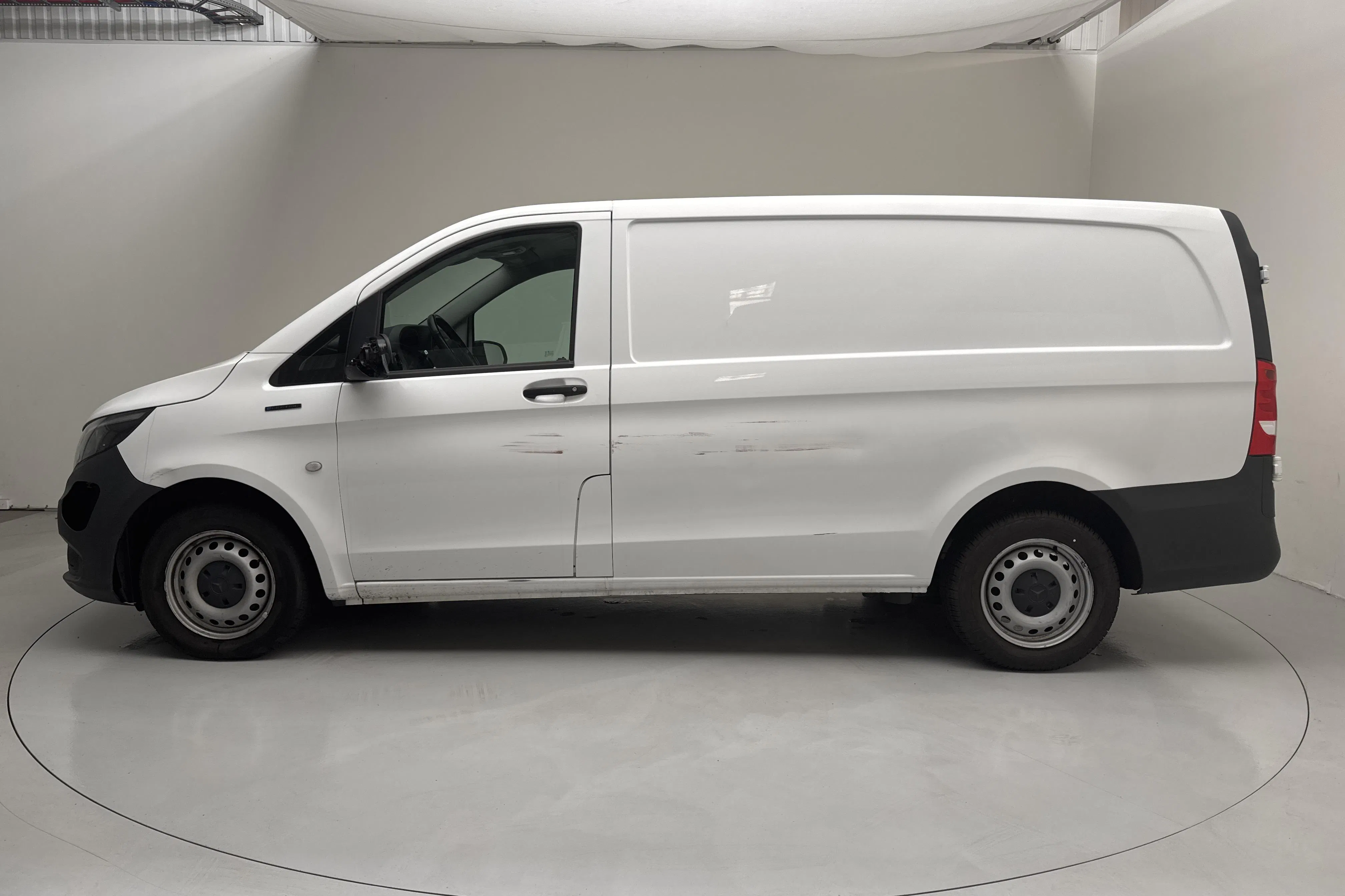 Presentationsfoto 2 av 15: Mercedes eVito Skåp 60kWh W640 (116hk) - 6 623 mil - Automat - vit - 2023