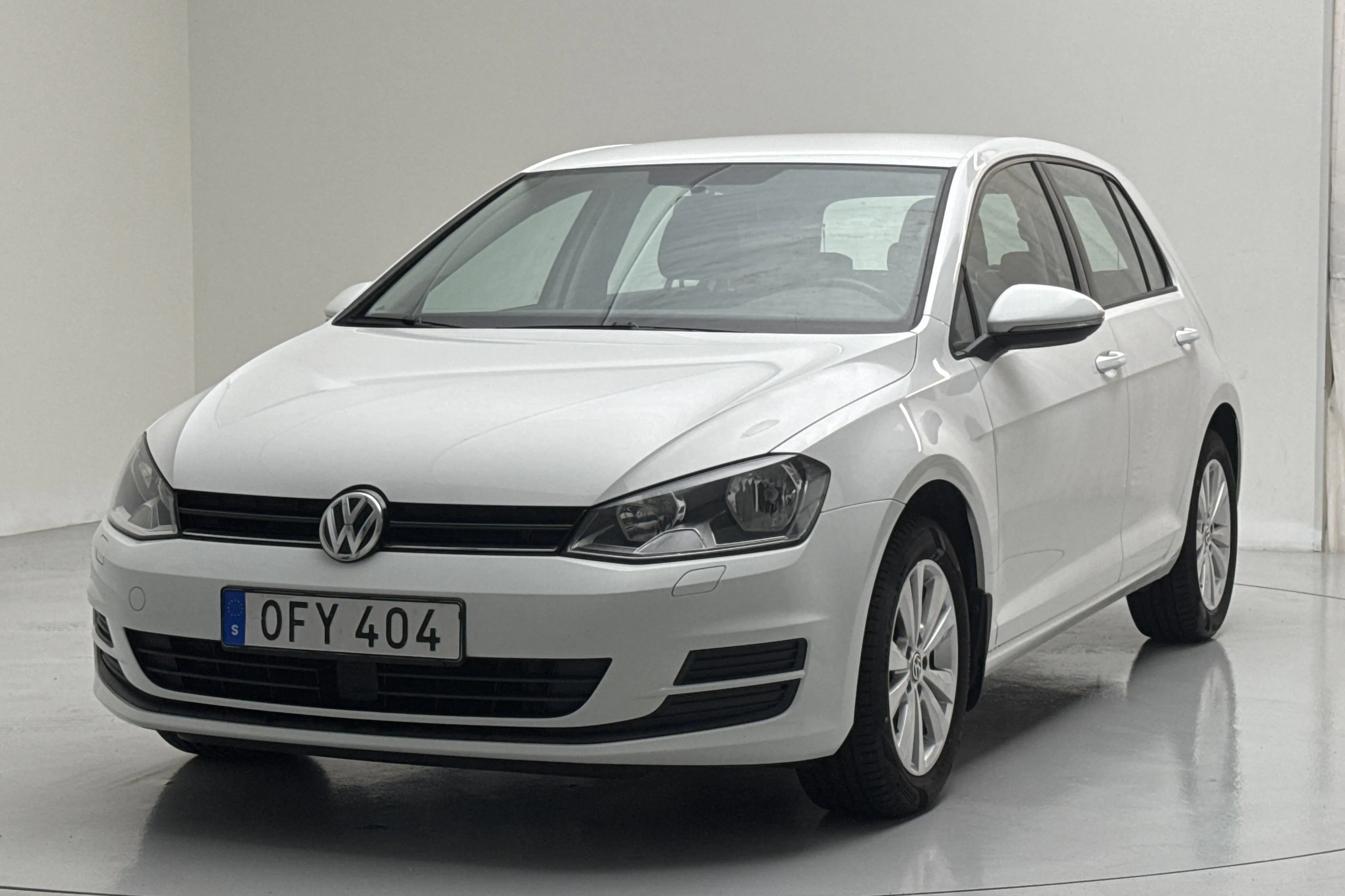 Presentationsfoto 1 av 13: VW Golf VII 1.2 TSI 5dr (110hk) - 13 397 mil - Manuell - vit - 2017