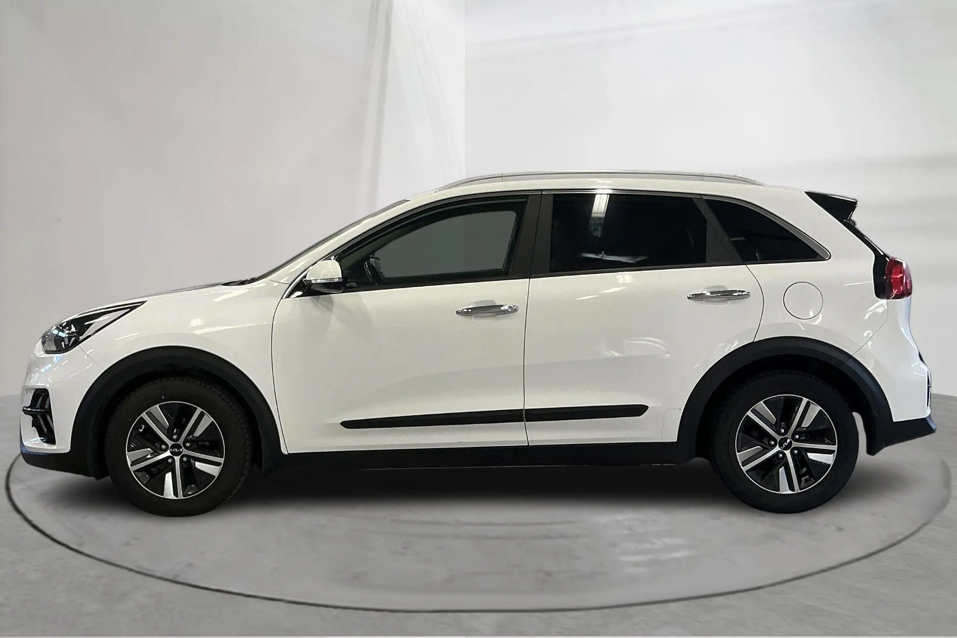 Presentationsfoto 2 av 15: KIA Niro Hybrid 1.6 (141hk) - 16 506 mil - Automat - vit - 2022
