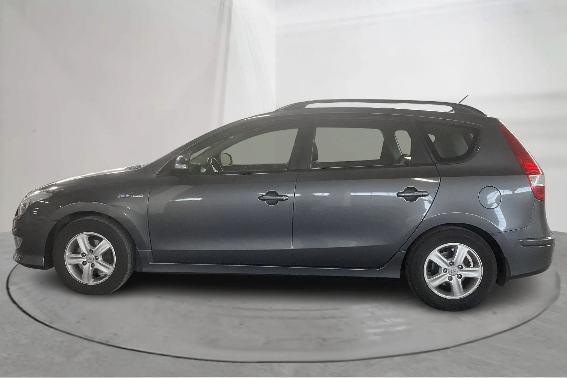 Presentationsfoto 2 av 15: Hyundai i30 1.6 CRDi Kombi (115hk) - 15 549 mil - Manuell - grå - 2011