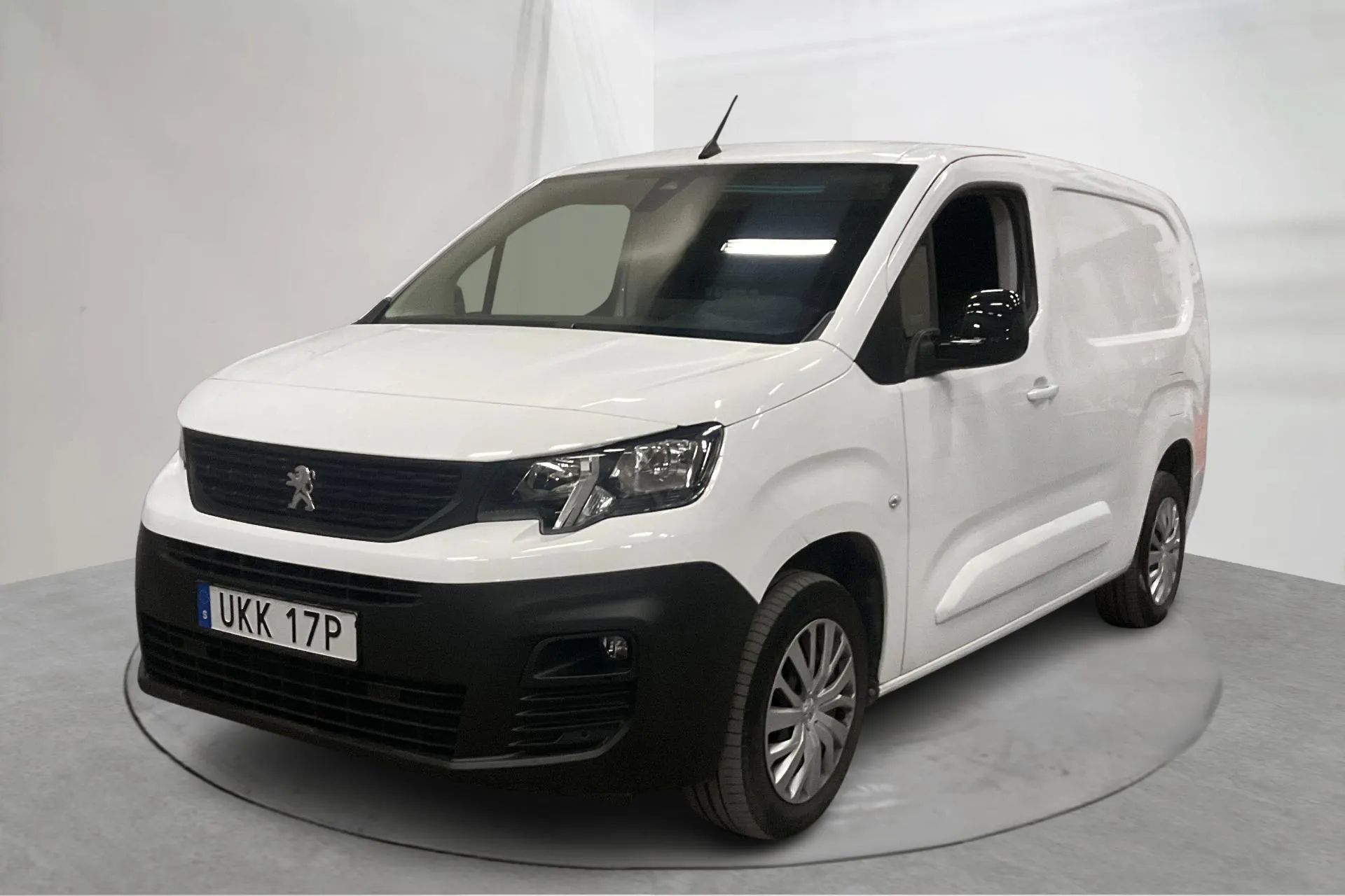 Presentation photo 1 of 19: Peugeot Partner 1.5 HDI Skåp (130hk) - 50 190 km - Automatic - white - 2021
