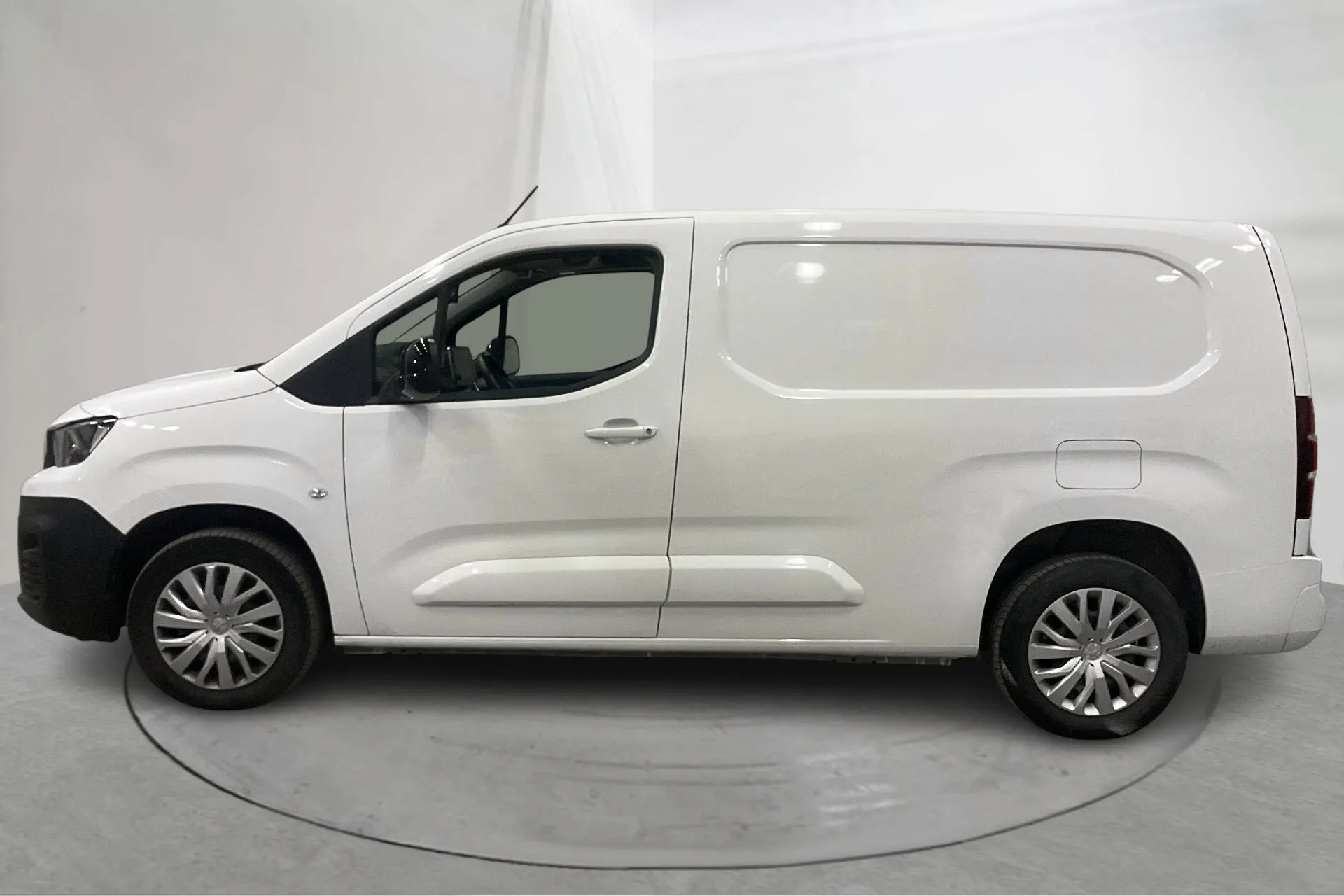 Presentation photo 2 of 19: Peugeot Partner 1.5 HDI Skåp (130hk) - 50 190 km - Automatic - white - 2021