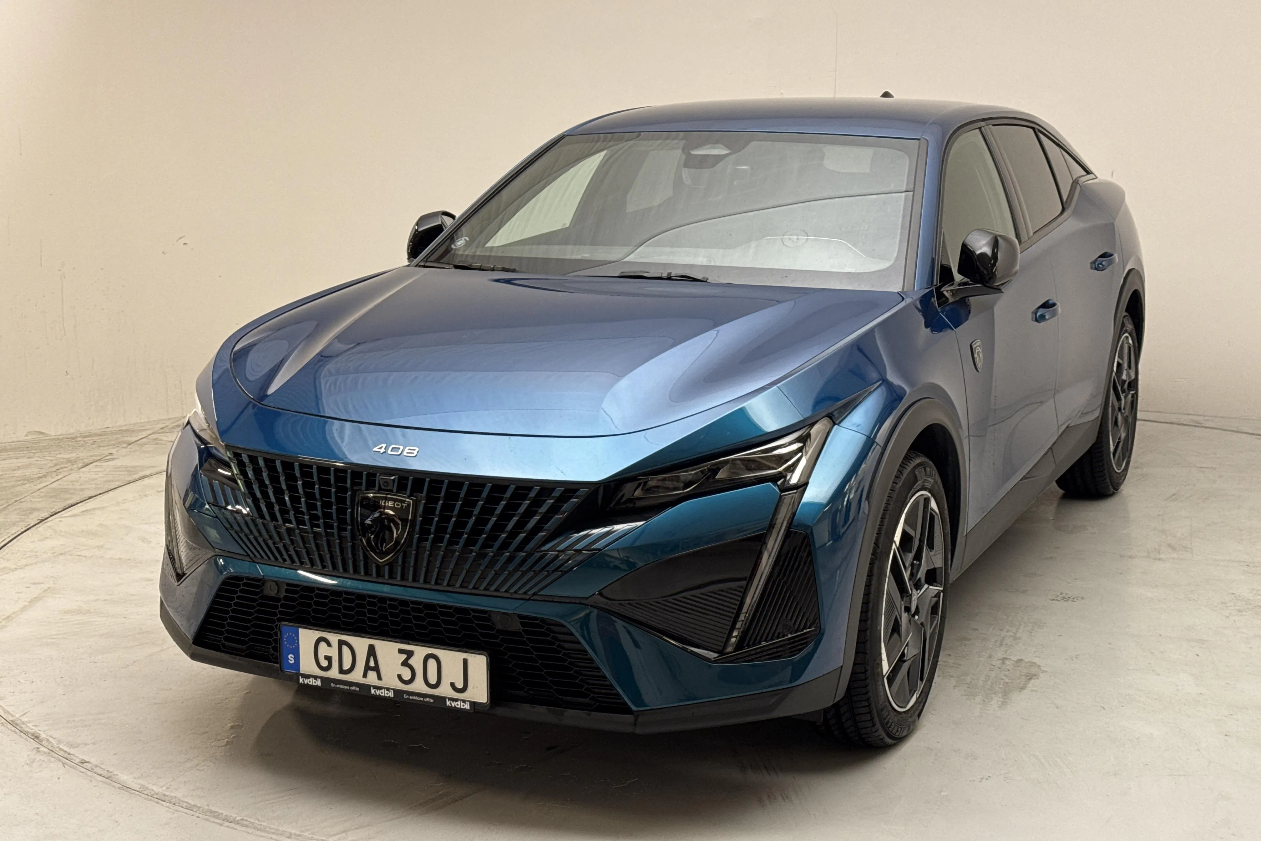 Presentationsfoto 1 av 14: Peugeot 408 PureTech (130hk) - 2 834 mil - Automat - blå - 2024