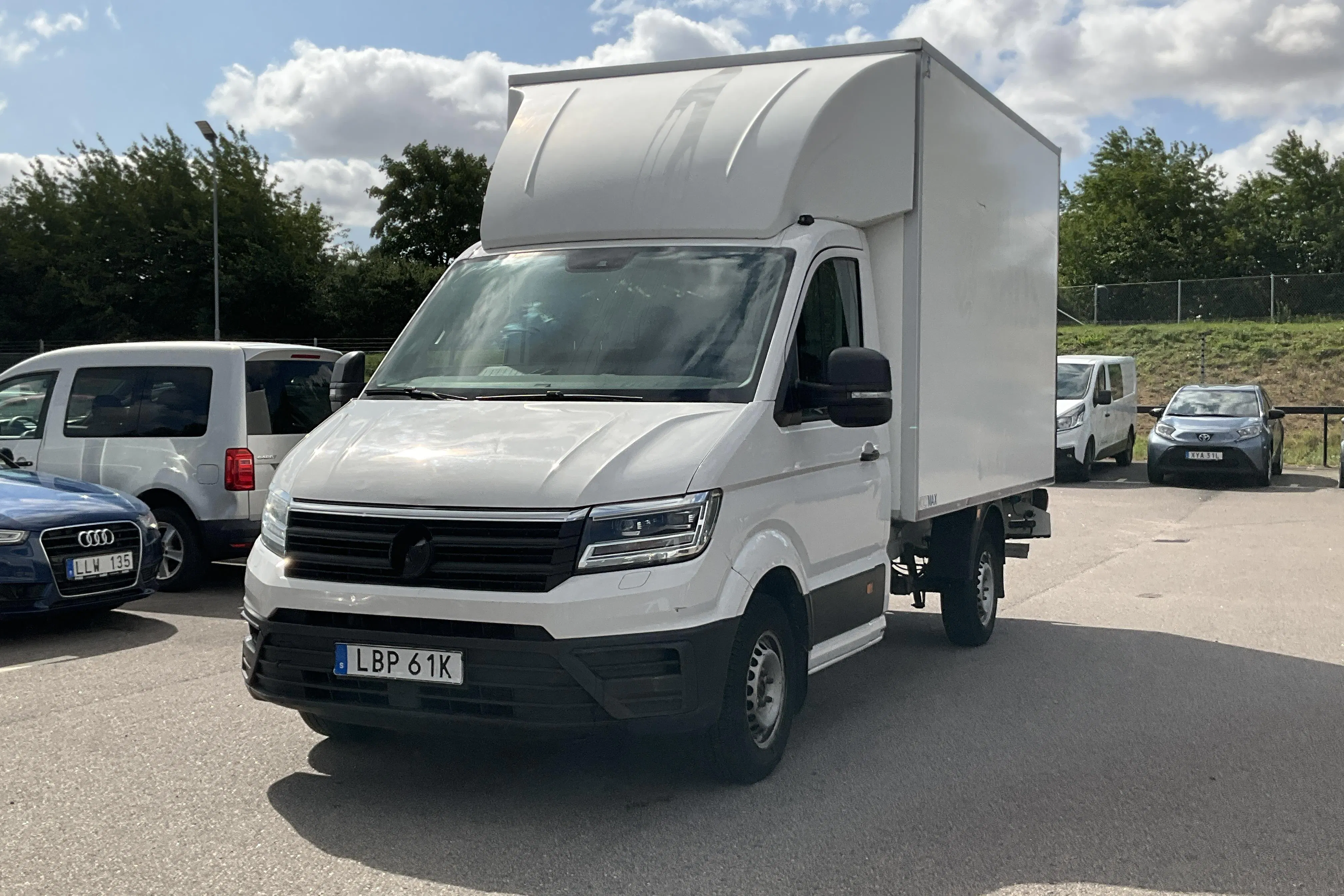 Presentation photo 1 of 13: VW Crafter 35 2.0 TDI Volymskåp (177hk) - 176 440 km - Automatic - white - 2019