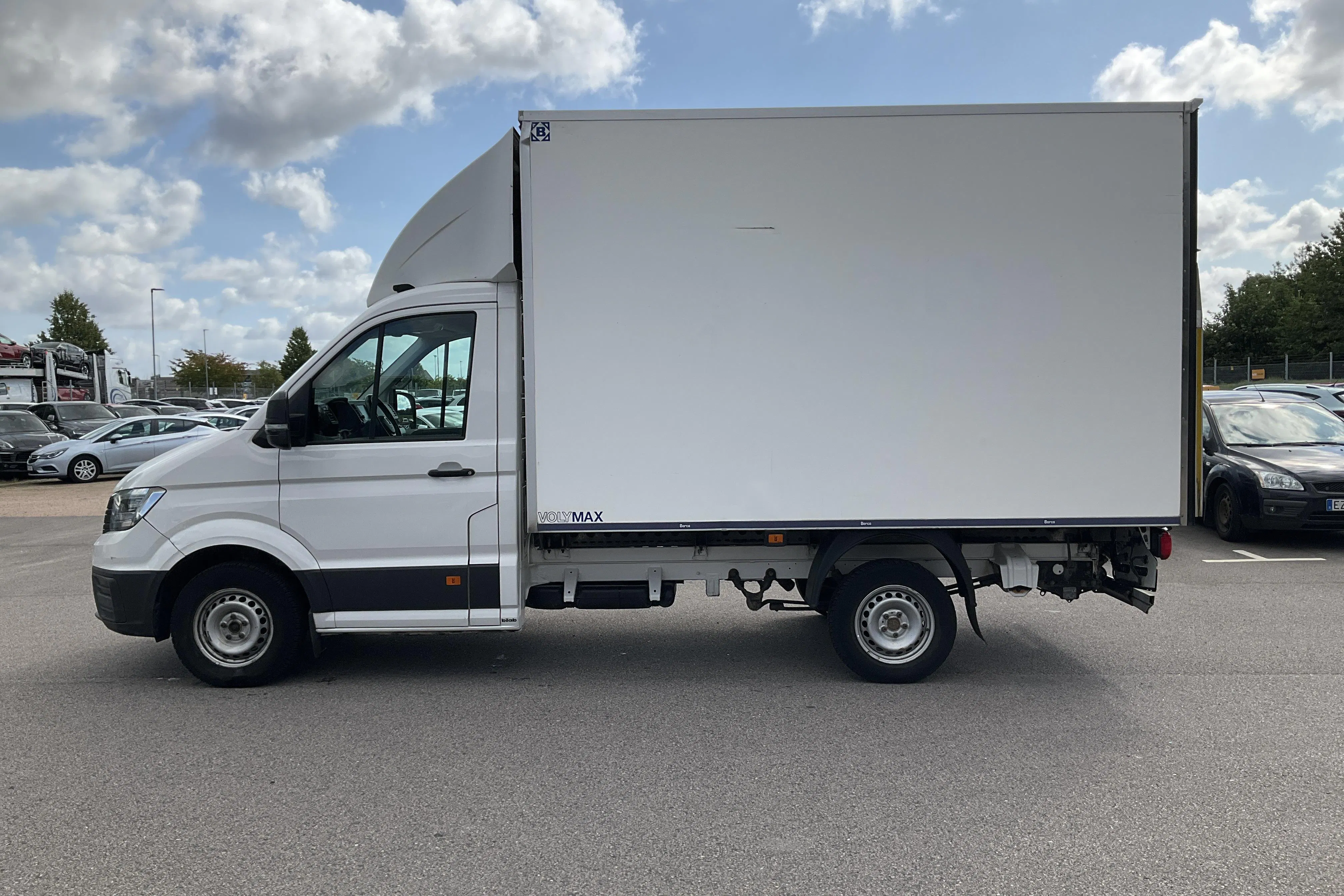 Presentation photo 2 of 13: VW Crafter 35 2.0 TDI Volymskåp (177hk) - 176 440 km - Automatic - white - 2019