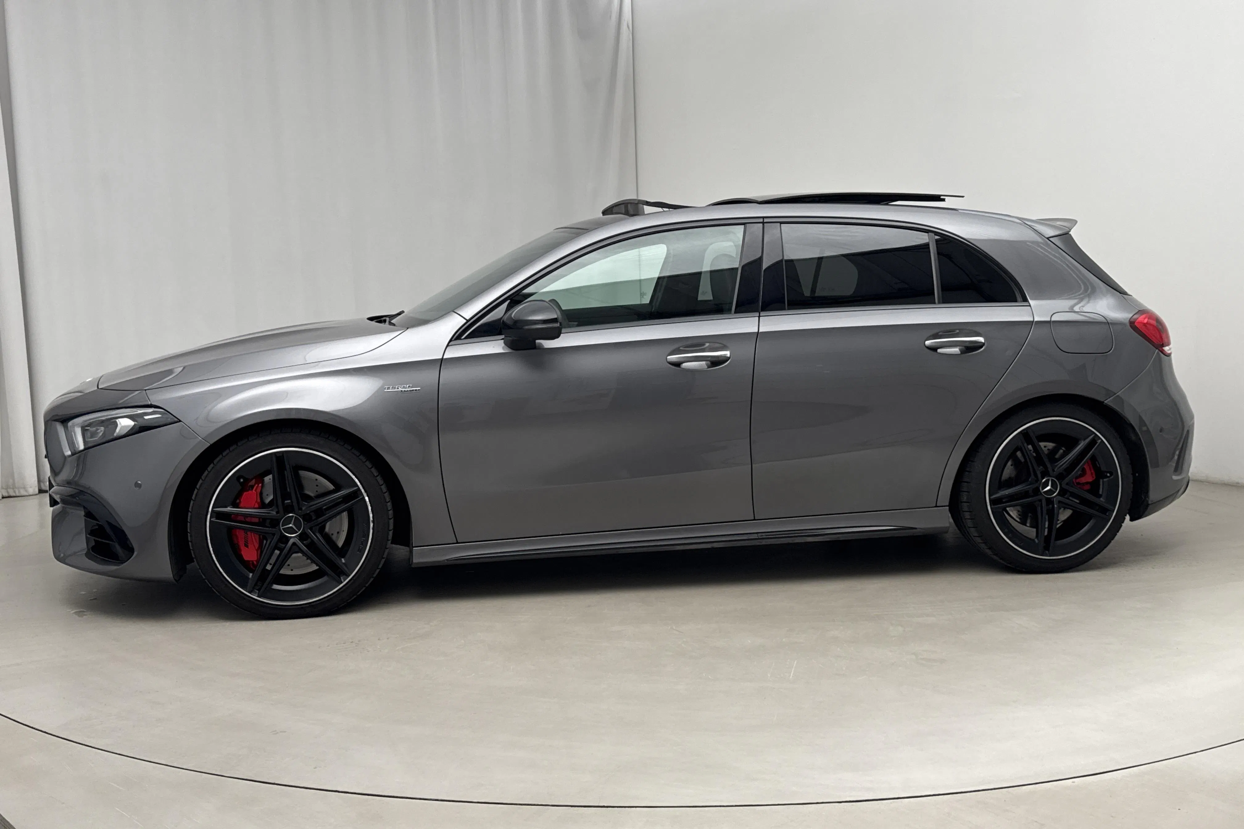 Presentationsfoto 2 av 27: Mercedes A 45 S AMG 4MATIC 5dr W177 (422hk) - 10 786 mil - Automat - Mörkgrå - 2020