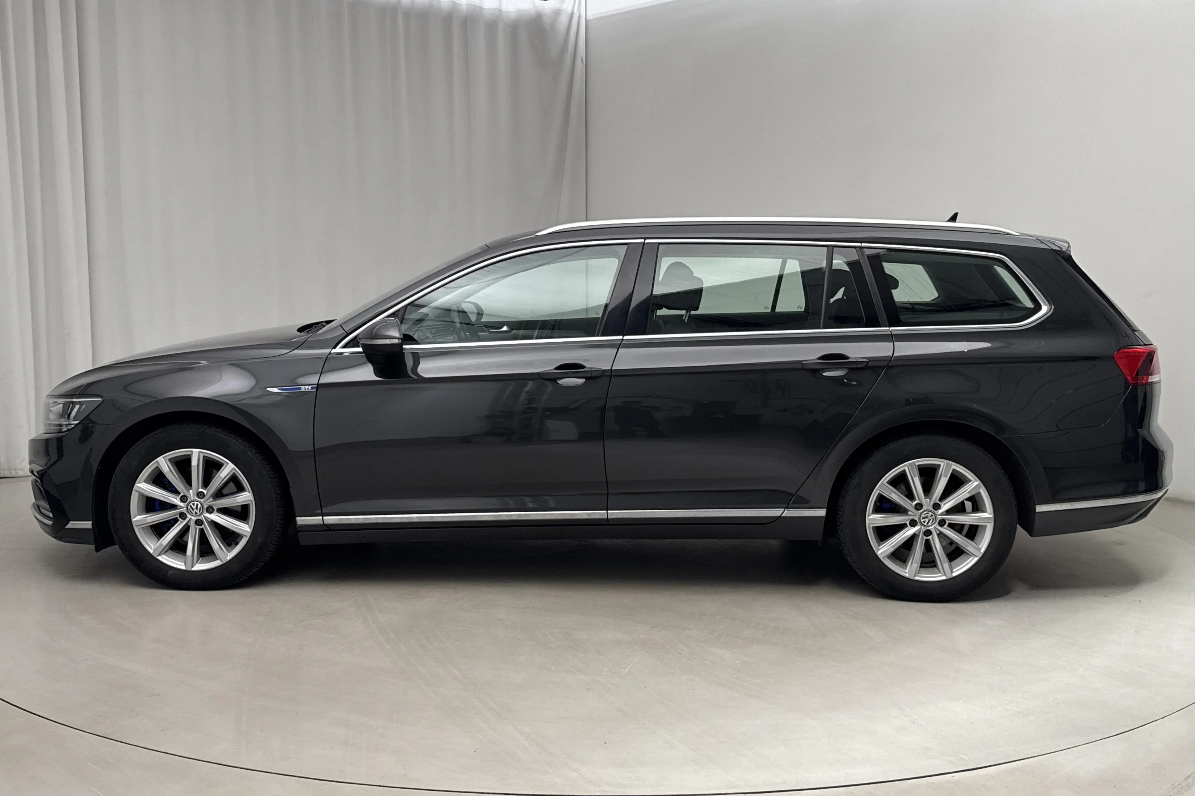 Presentation photo 2 of 19: VW Passat 1.4 GTE Sportscombi (218hk) - 87 000 km - Automatic - dark grey - 2020