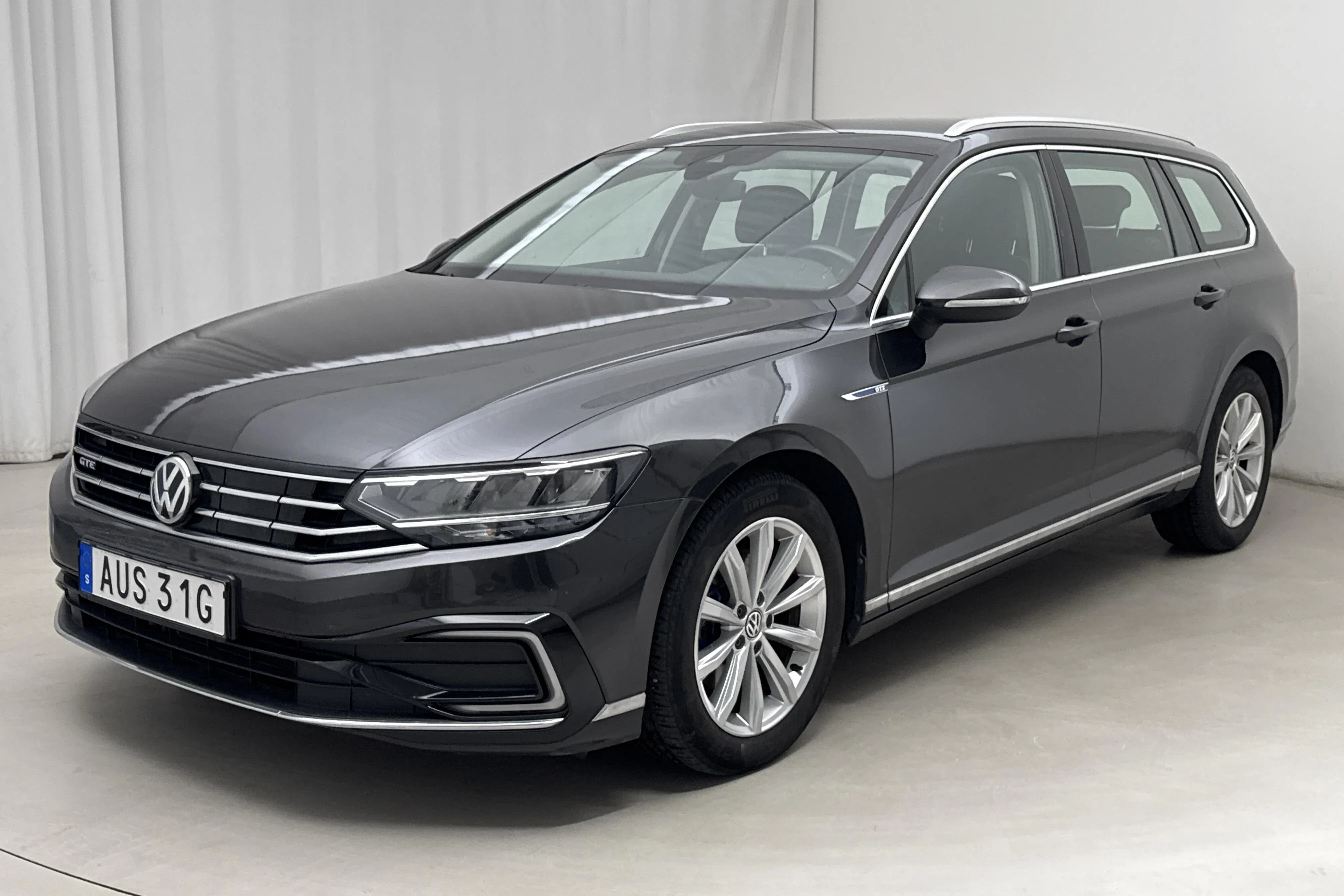 Presentation photo 1 of 19: VW Passat 1.4 GTE Sportscombi (218hk) - 87 000 km - Automatic - dark grey - 2020