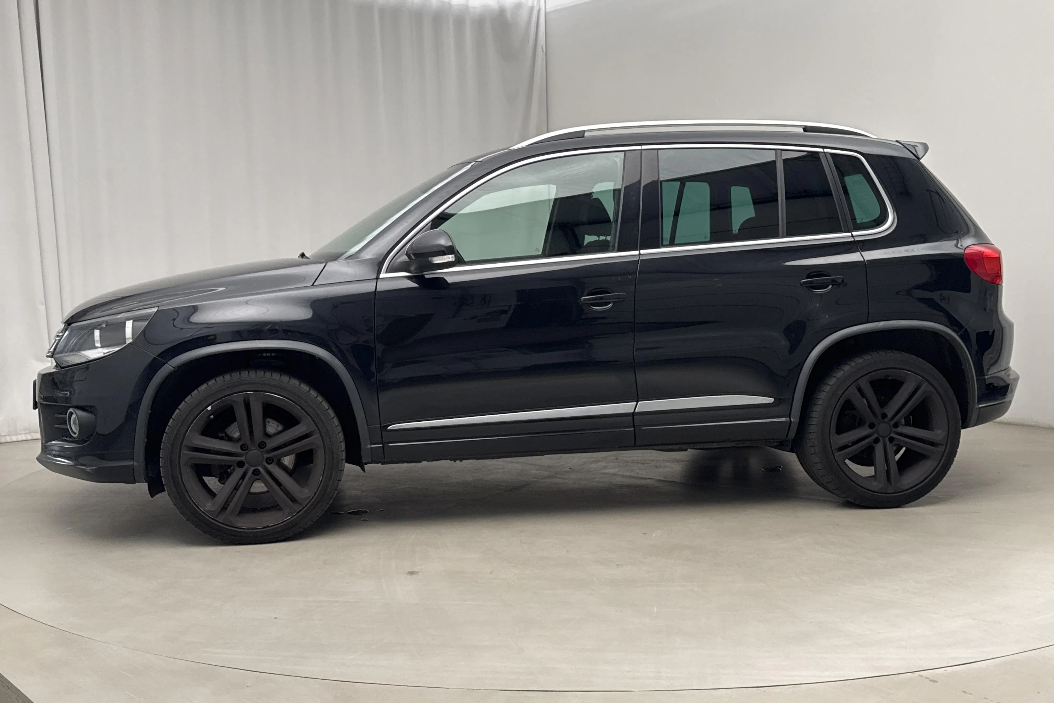 Presentationsfoto 2 av 16: VW Tiguan 1.4 TSI 4MOTION (160hk) - 18 700 mil - Manuell - svart - 2015