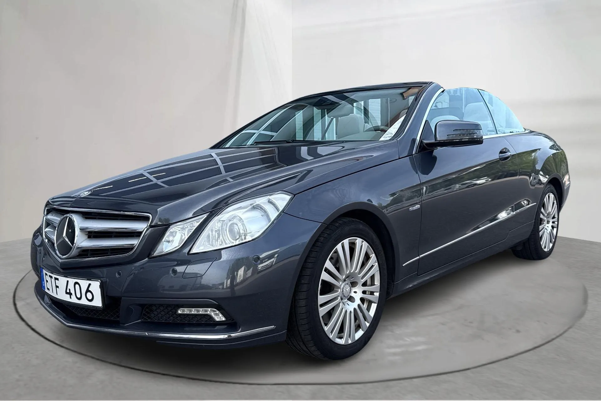 Presentationsfoto 1 av 22: Mercedes E 350 BlueEfficiency Cabriolet A207 (292hk) - 13 248 mil - Automat - grå - 2010