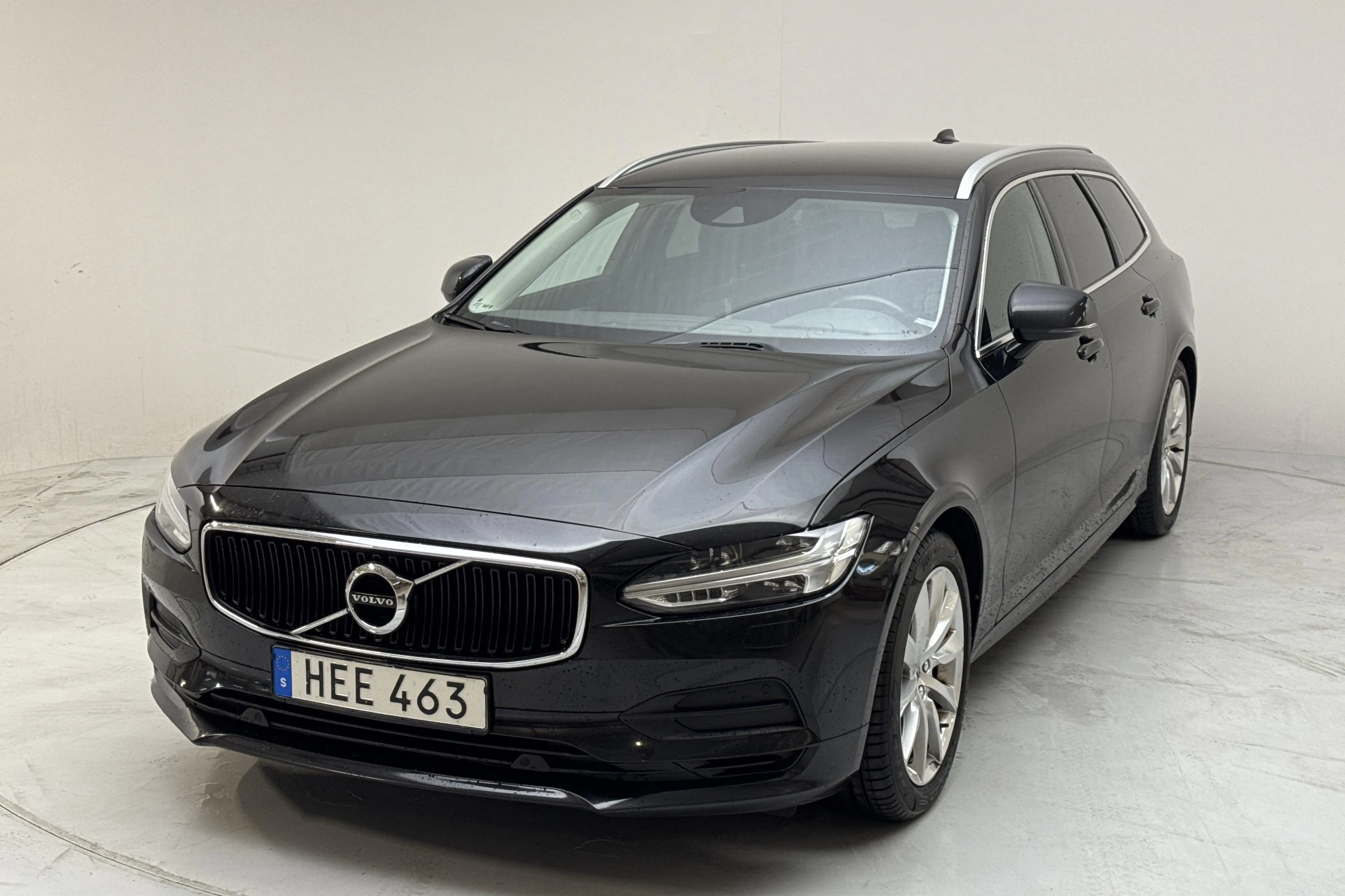 Presentationsfoto 1 av 15: Volvo V90 T4 (190hk) - 21 179 mil - Automat - svart - 2019