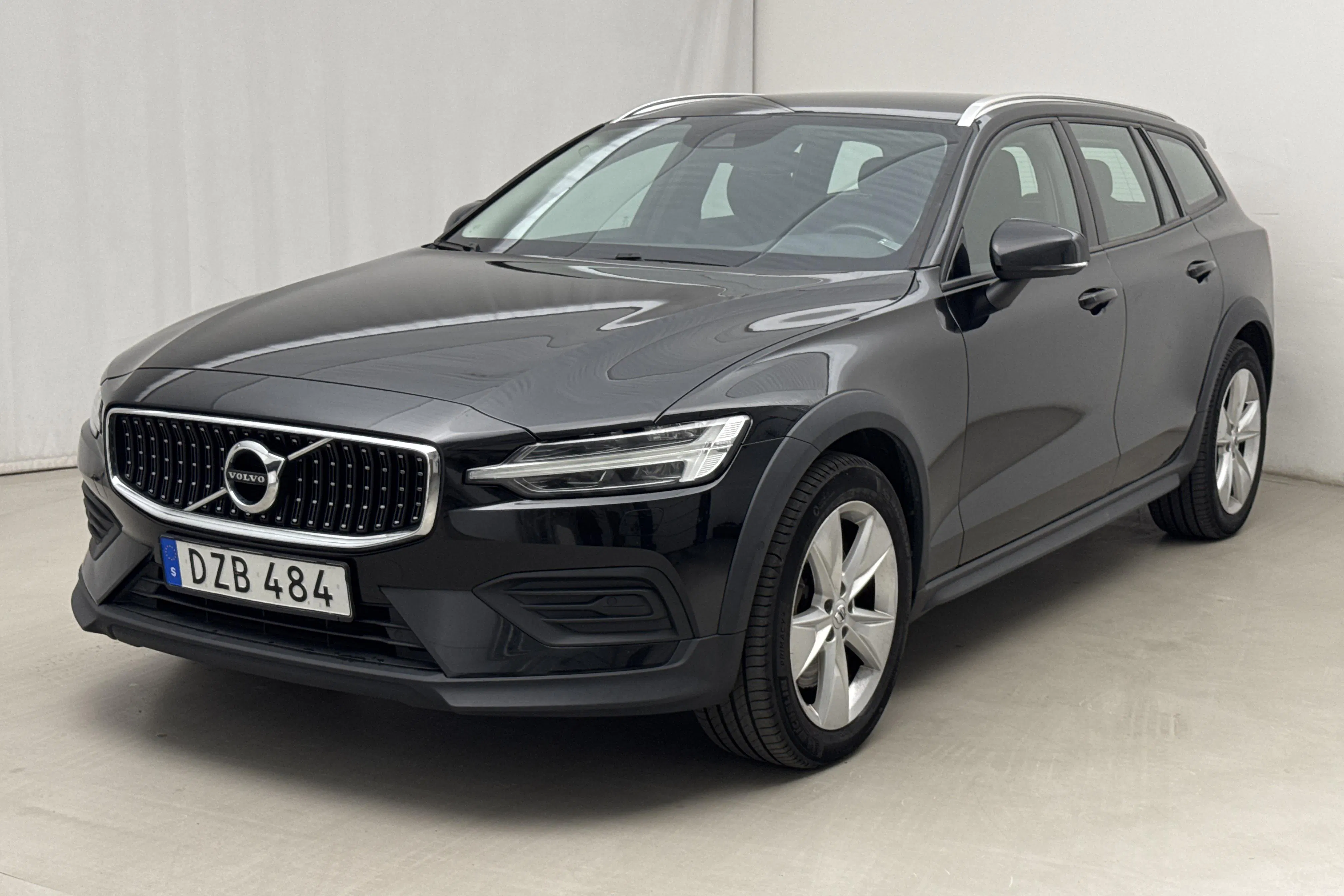 Presentation photo 1 of 18: Volvo V60 D4 Cross Country AWD (190hk) - 139 880 km - Automatic - black - 2019