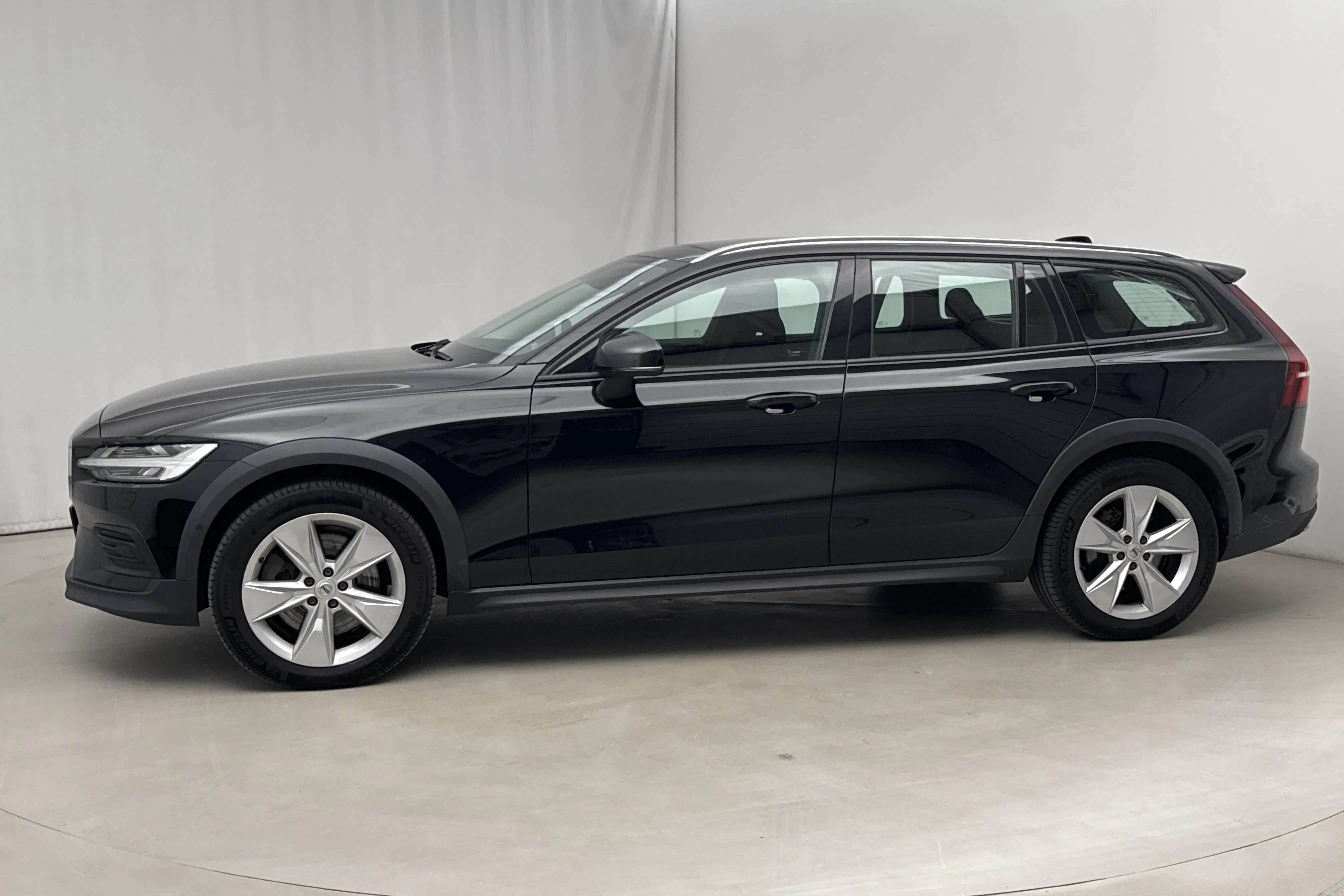 Presentation photo 2 of 18: Volvo V60 D4 Cross Country AWD (190hk) - 139 880 km - Automatic - black - 2019
