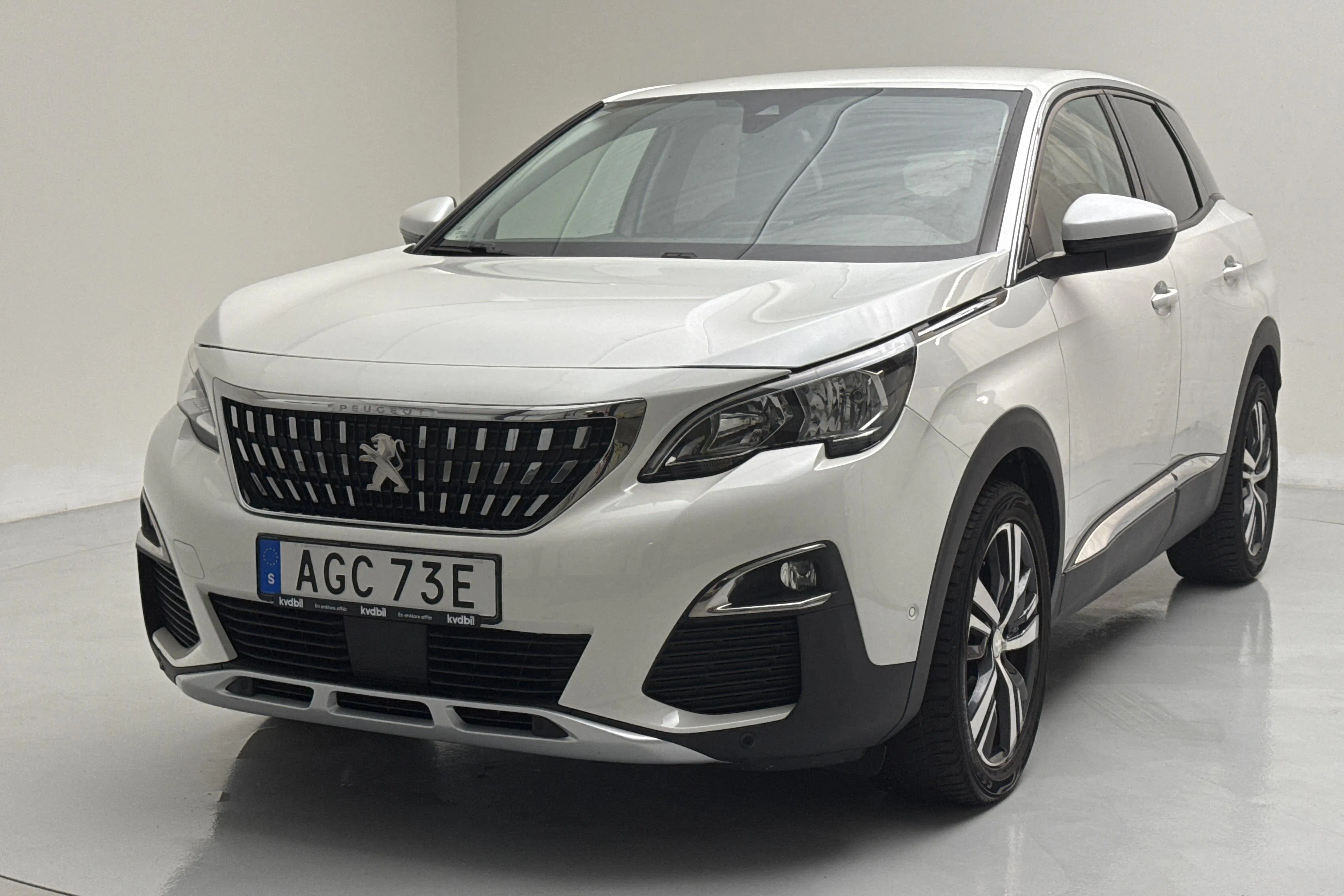 Presentation photo 1 of 12: Peugeot 3008 1.2 PureTech (130hk) - 59 530 km - Automatic - white - 2020