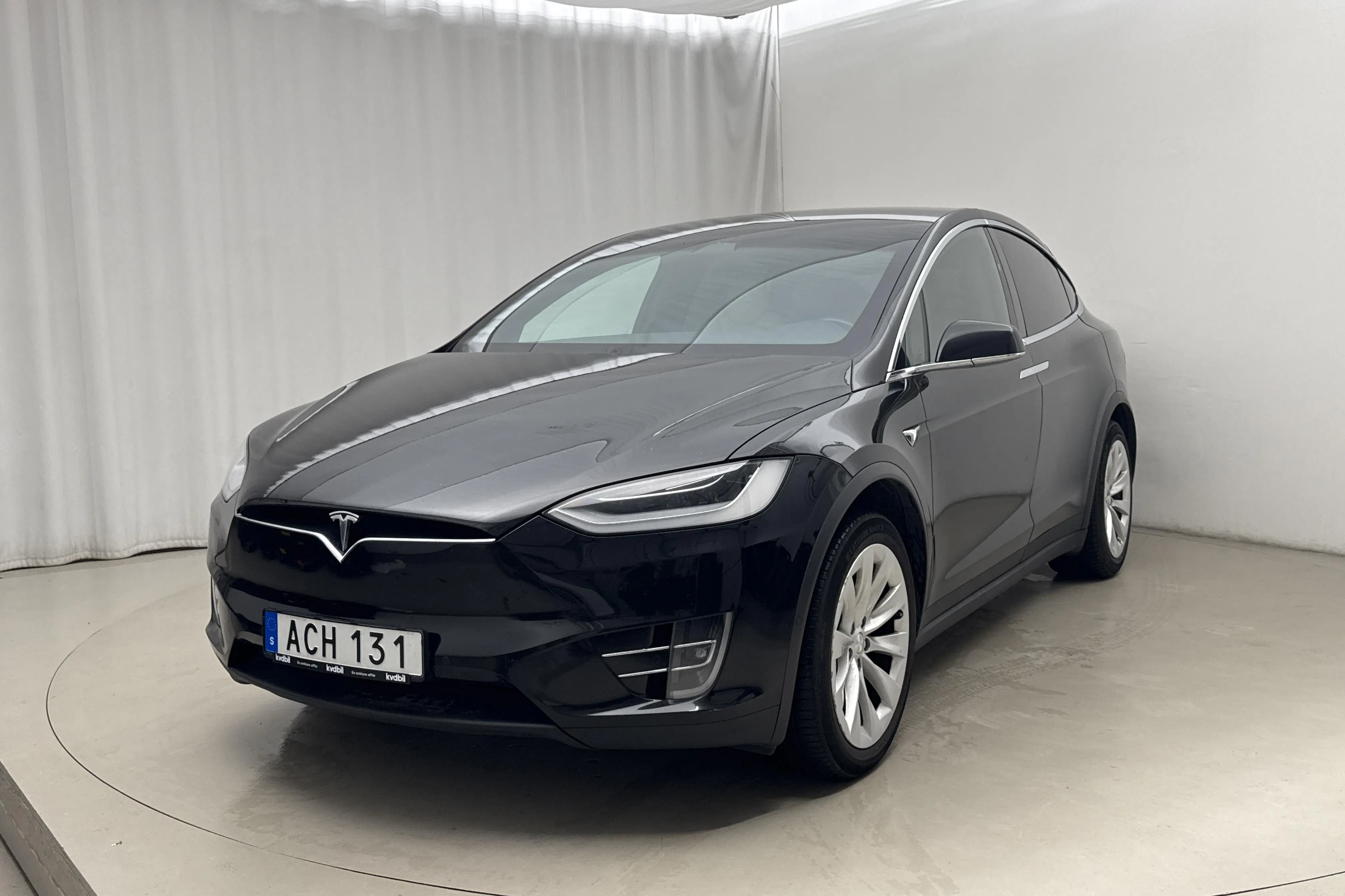 Præsentationsfoto 1 af 22: Tesla Model X Dual Motor Long Range AWD - 108 150 kilometer - Salgsautomat - Sort - 2020