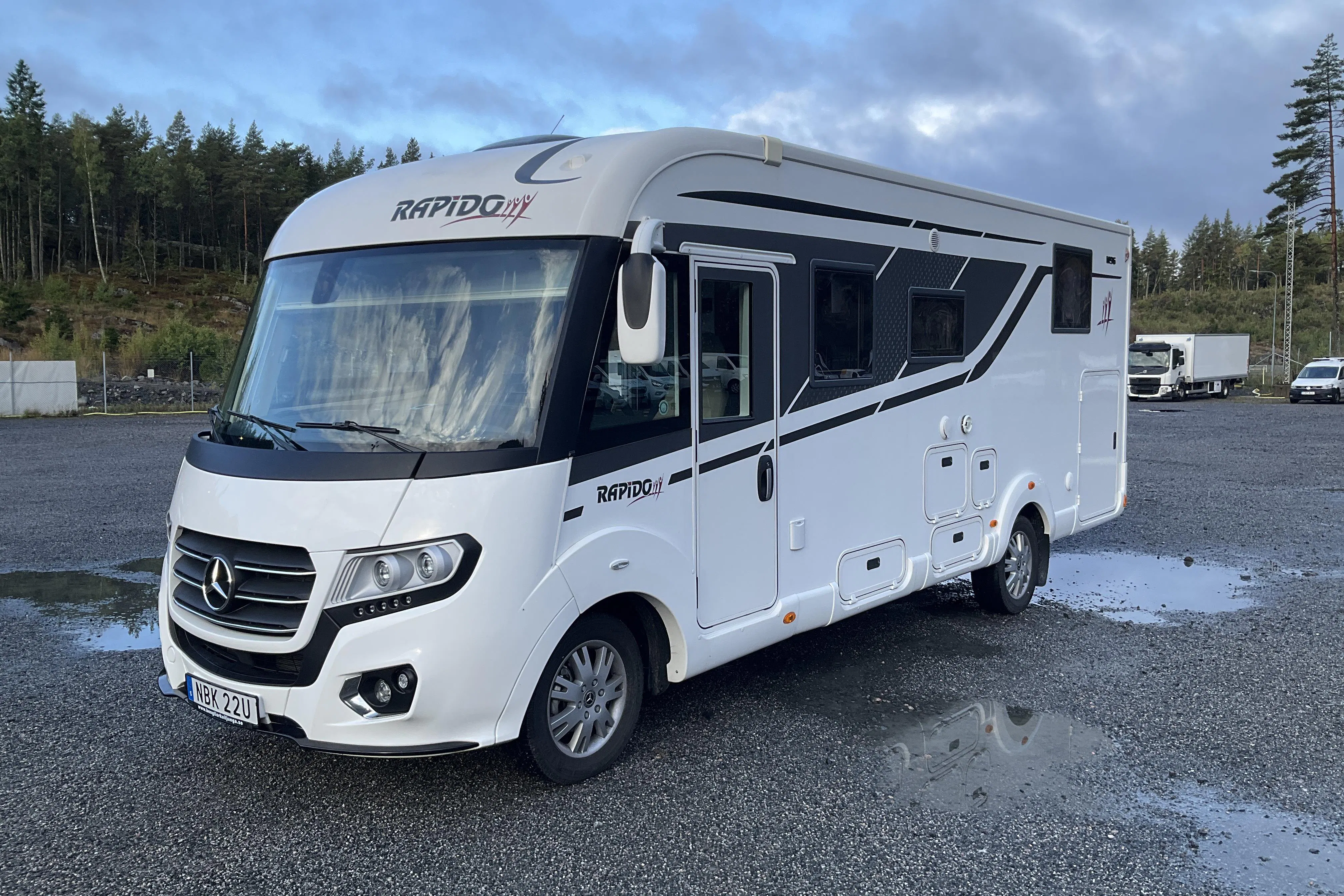 Presentationsfoto 1 av 57: MERCEDES-BENZ RAPIDO M96 Husbil - 4 177 mil - Automat - vit - 2022