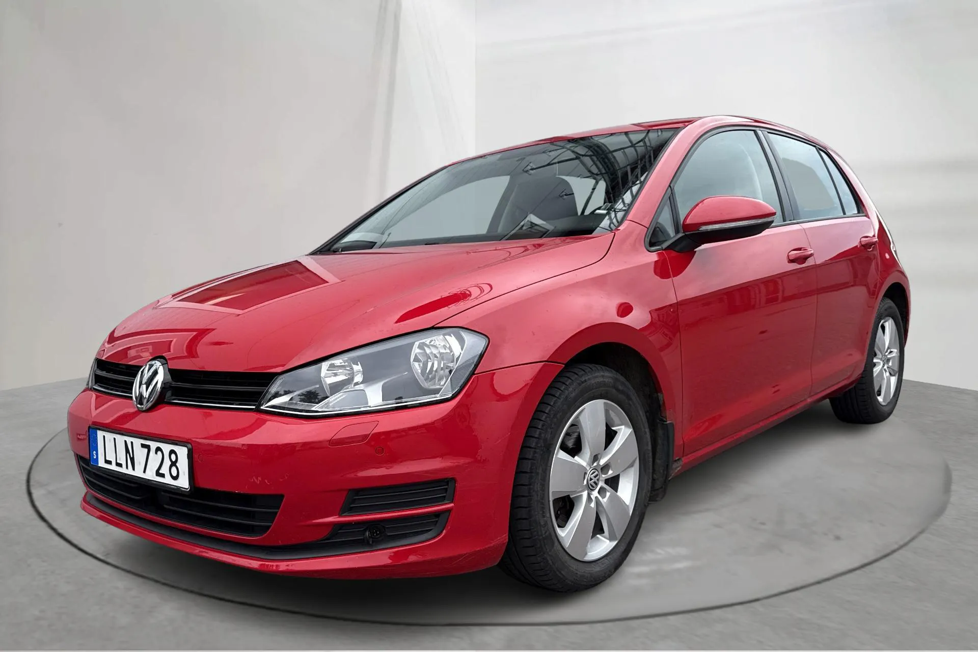 Presentationsfoto 1 av 13: VW Golf VII 1.4 TSI Multifuel 5dr (122hk) - 5 703 mil - Manuell - röd - 2014
