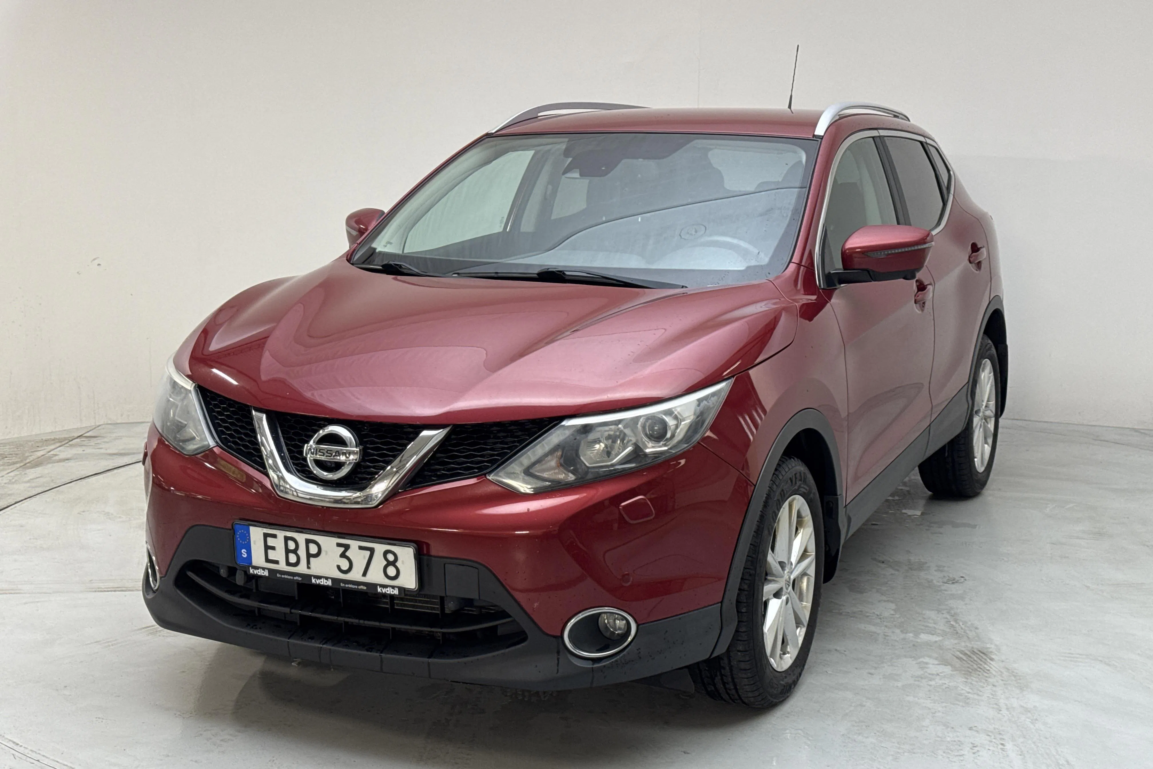 Presentationsfoto 1 av 14: Nissan Qashqai 1.2 (115hk) - 16 662 mil - Automat - röd - 2015