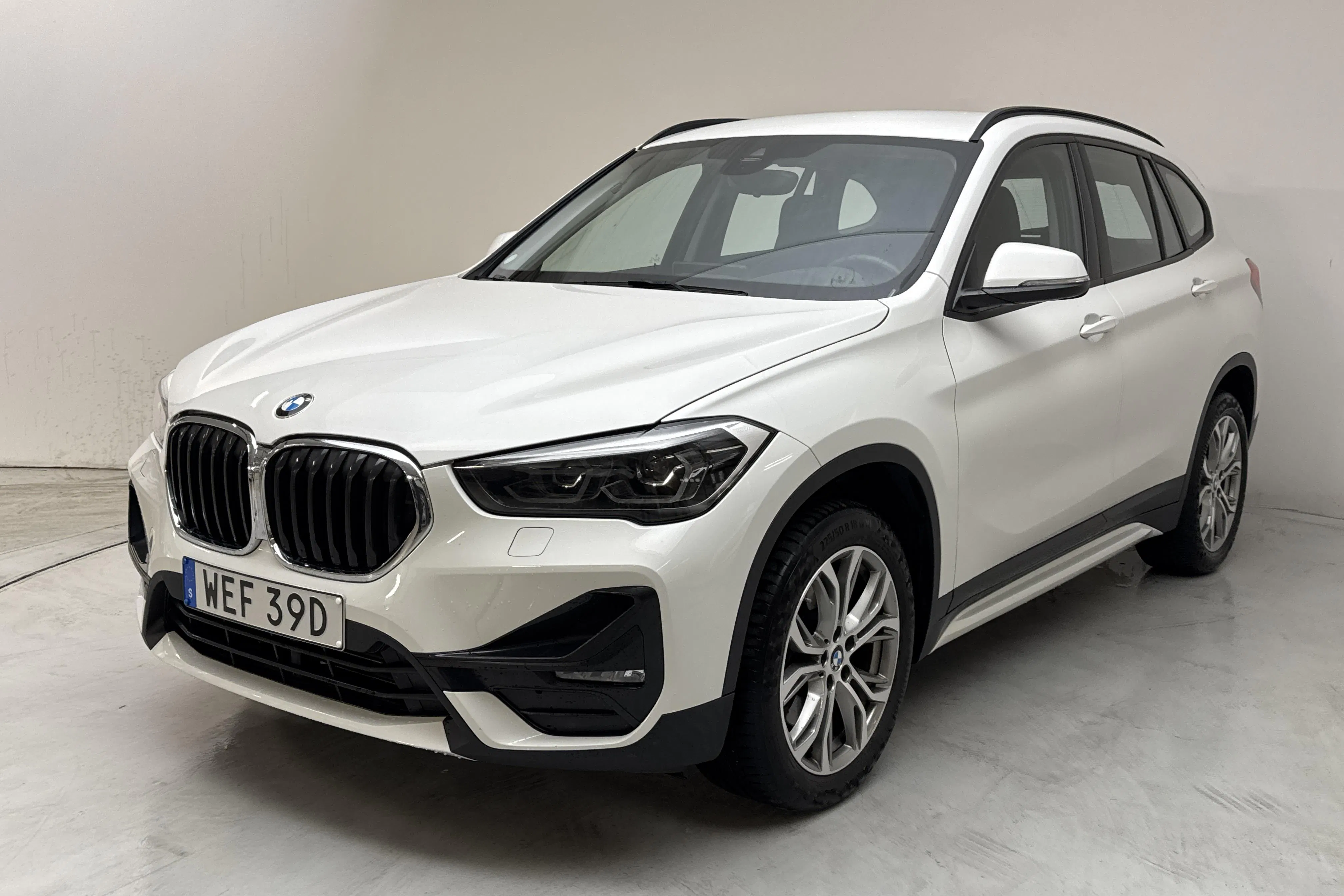 Presentationsfoto 1 av 13: BMW X1 xDrive20d LCI, F48 (190hk) - 8 732 mil - Automat - vit - 2021